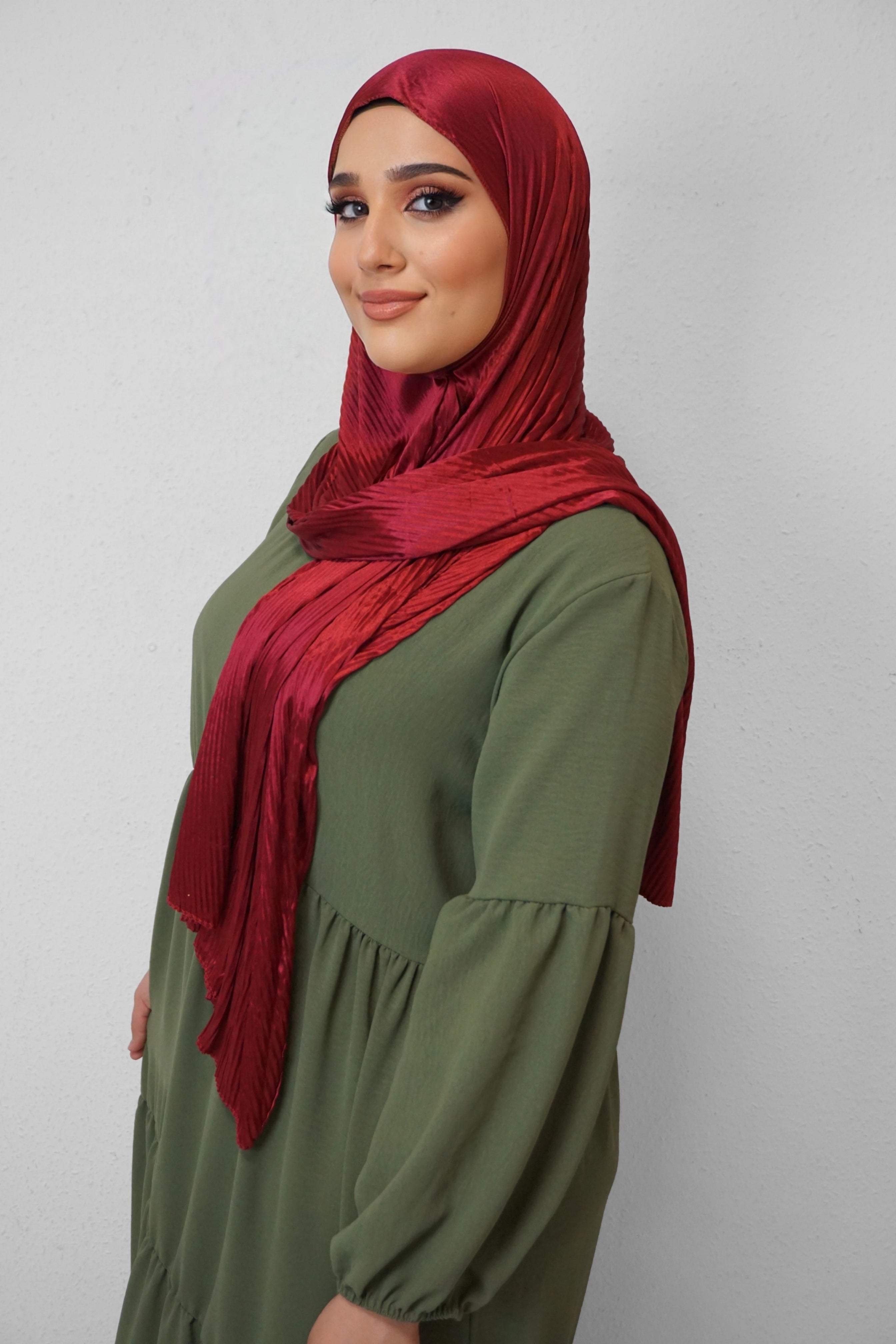 Satin Hijab Plissiert Bordeaux