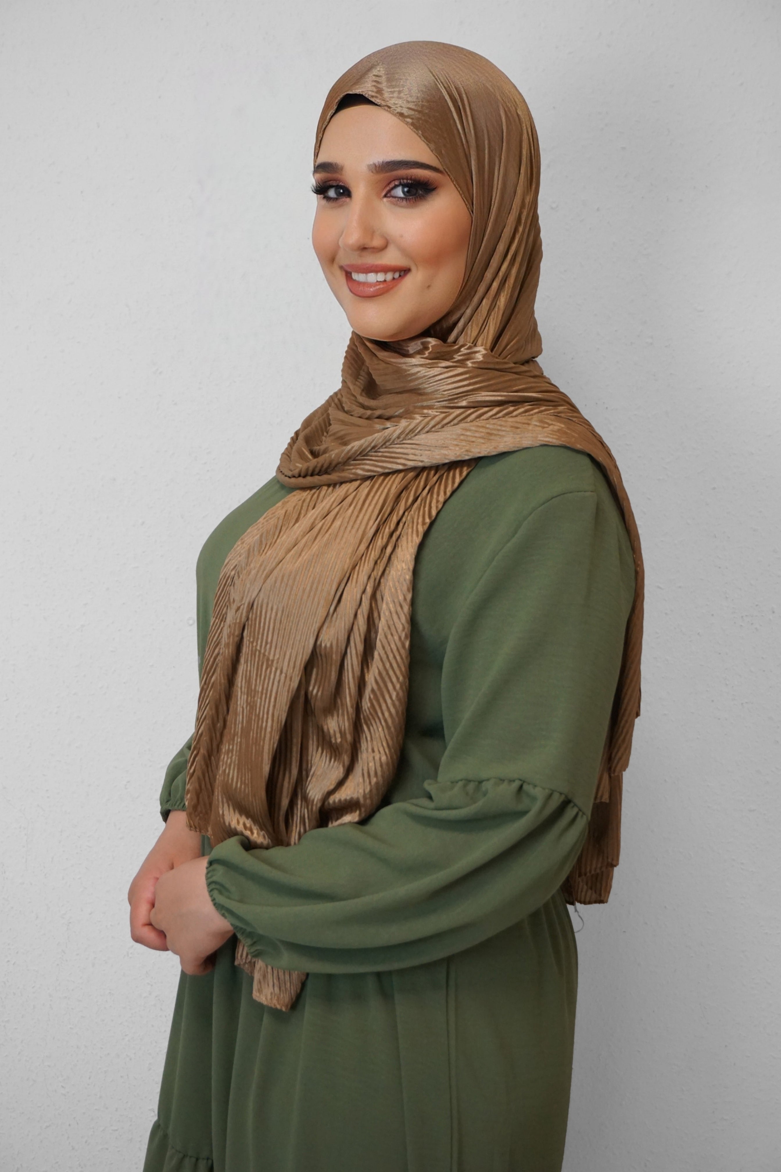 Satin Hijab Plissiert Goldbraun