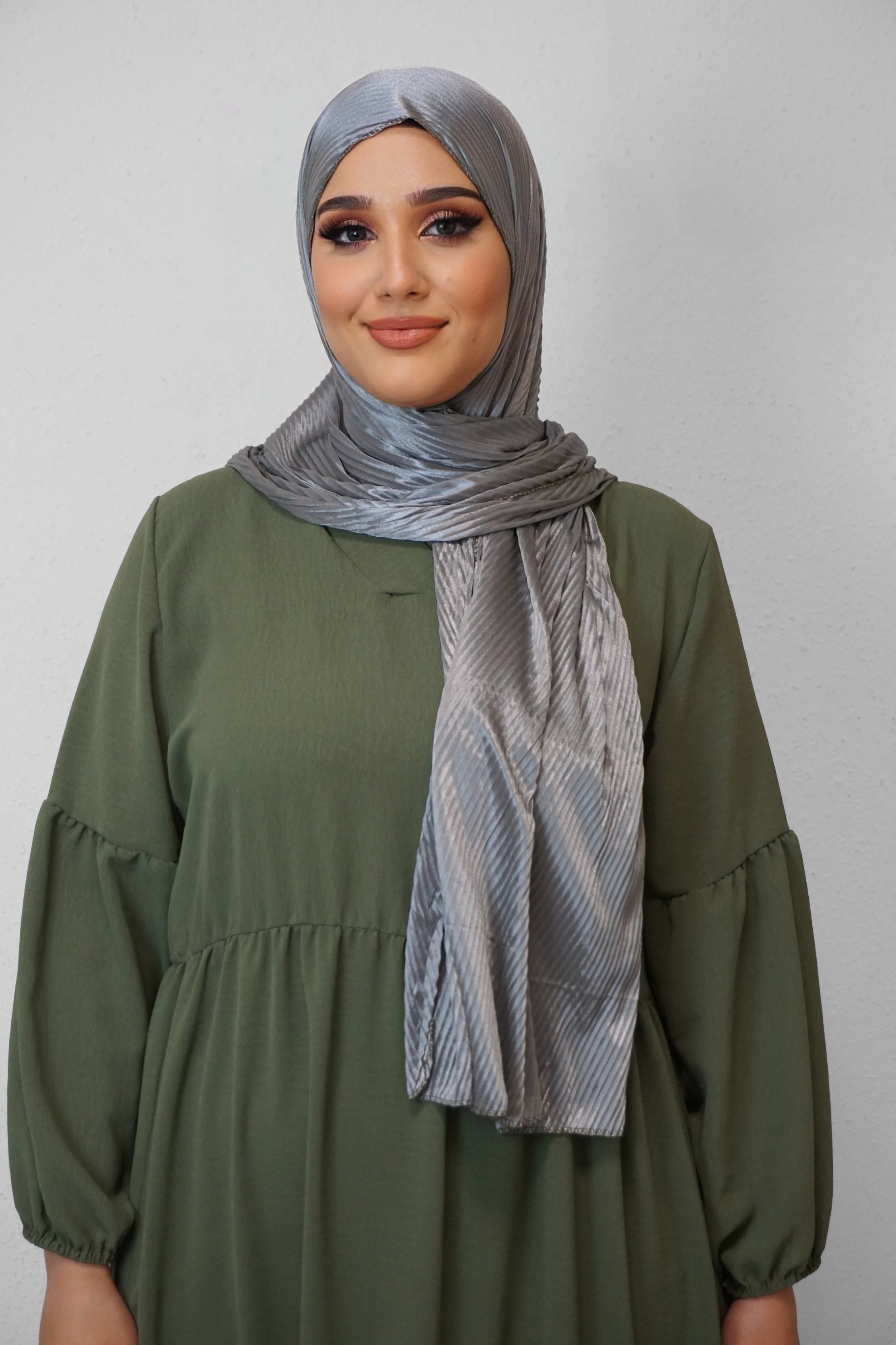 Satin Hijab Plissiert Silber
