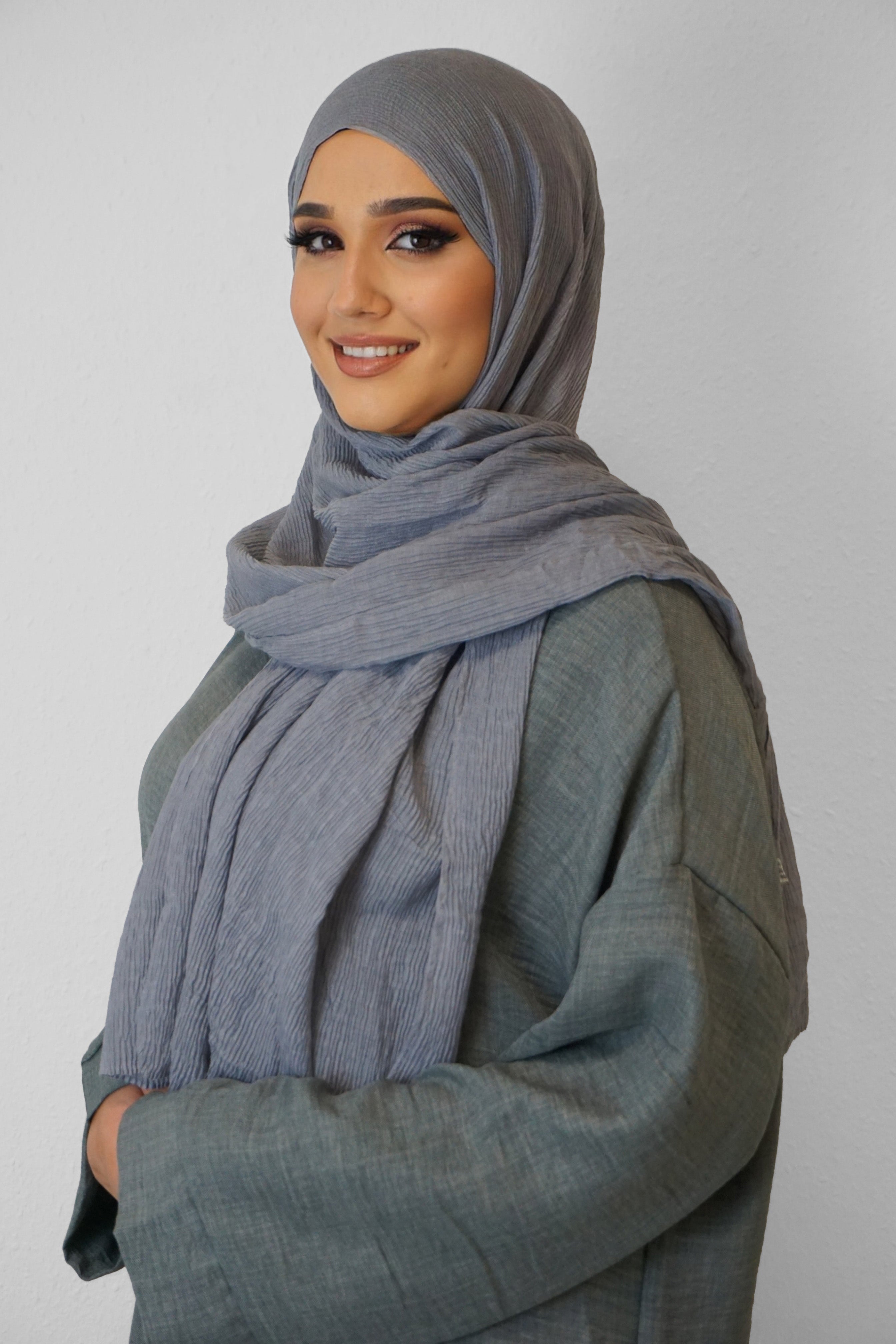 Baumwolle Crinkle-Hijab Dunkelgrau