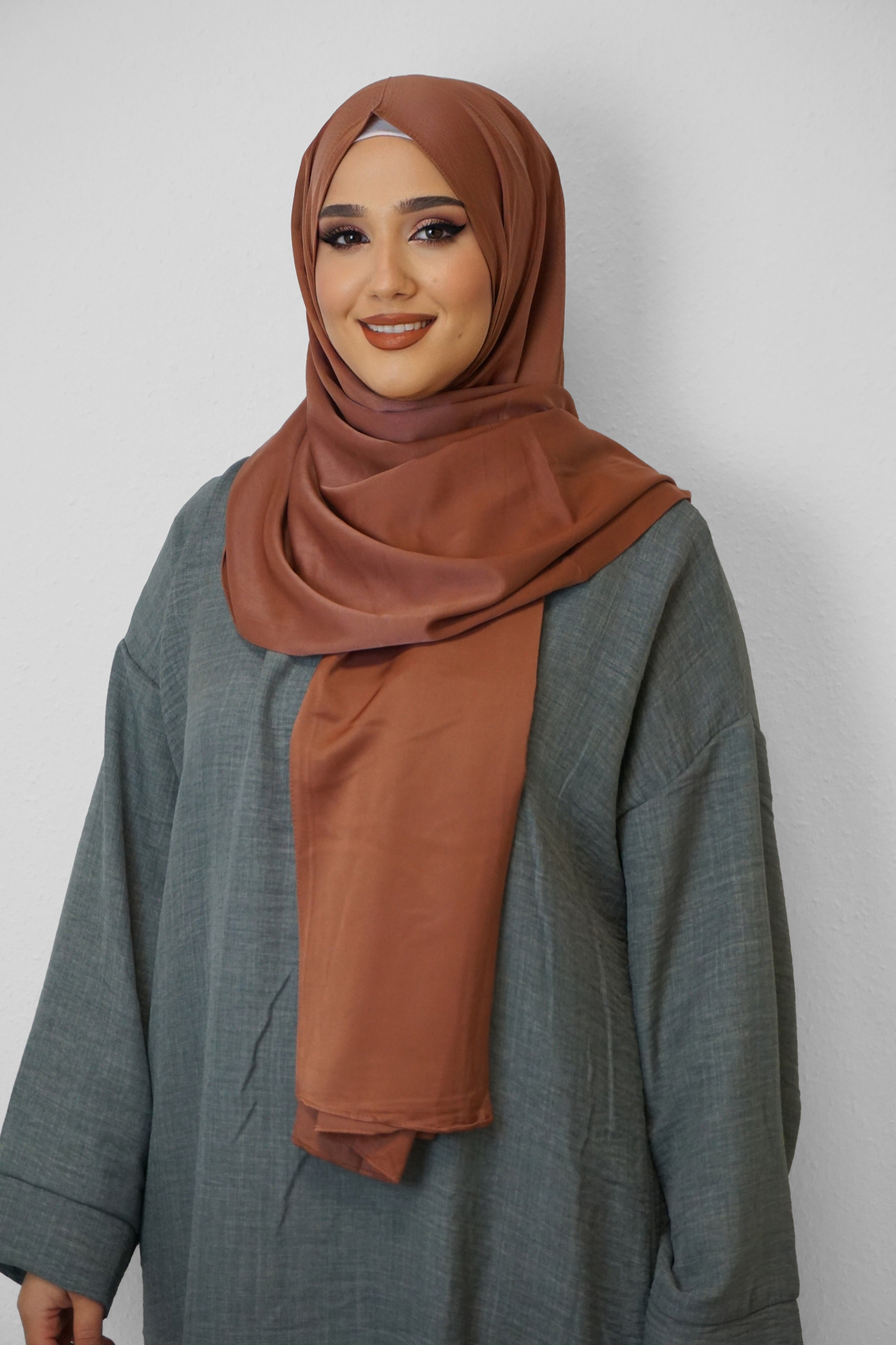 Satin Classic Hijab Rost