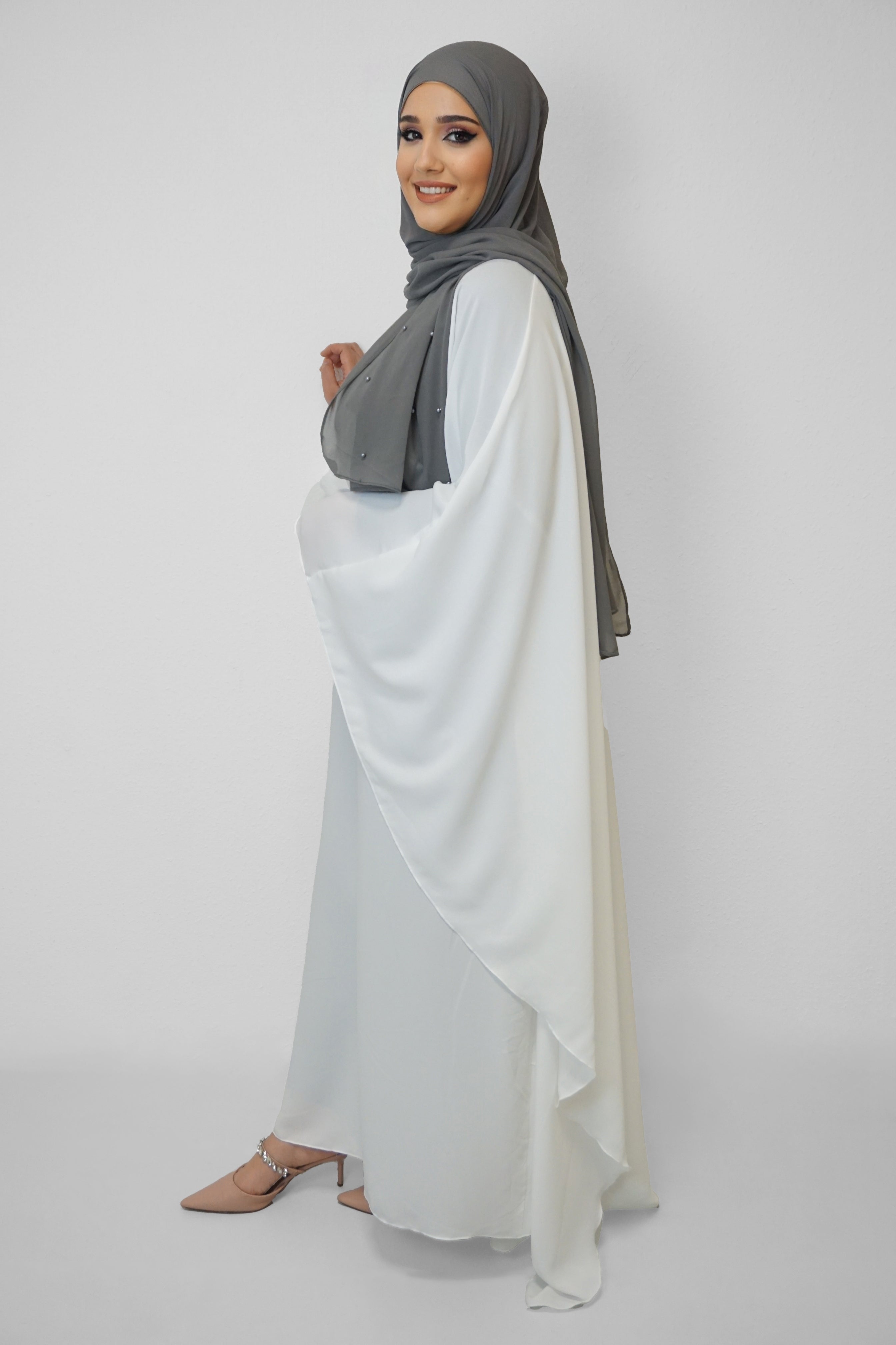 Abaya Essra Weiss