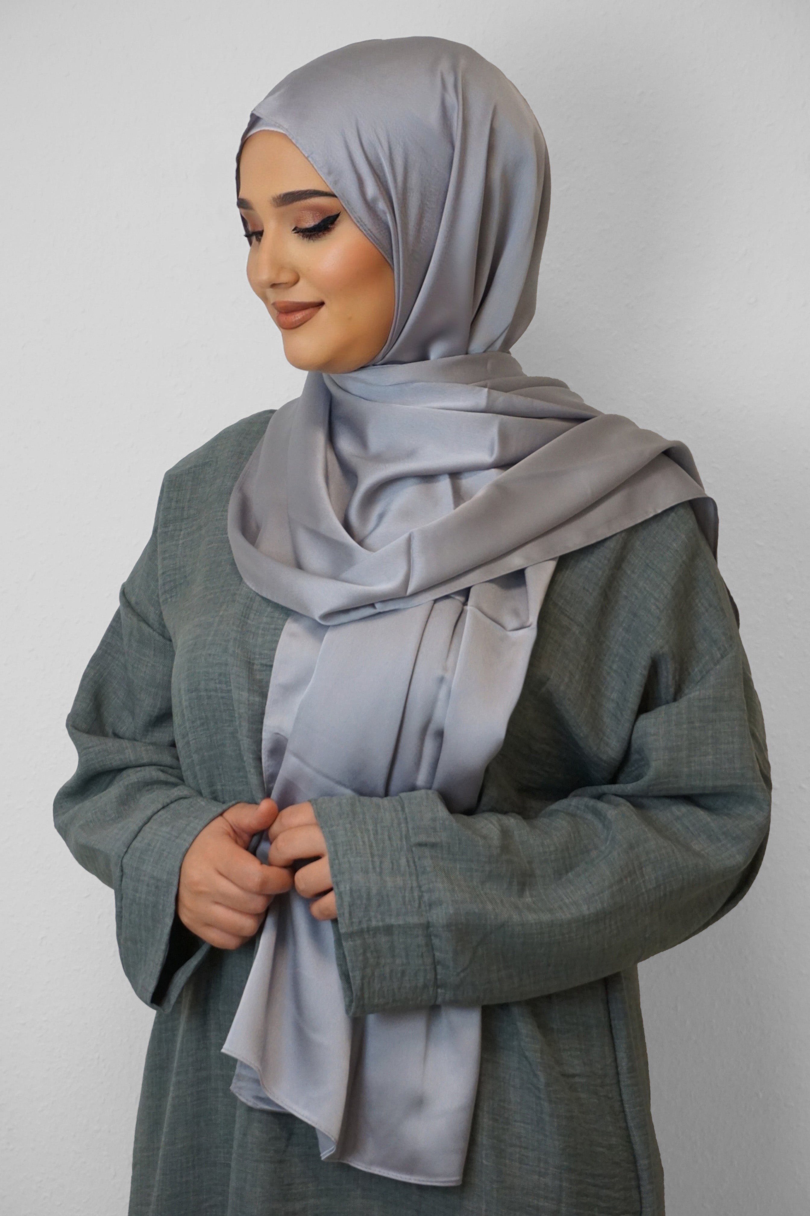 Satin Classic Hijab Grau