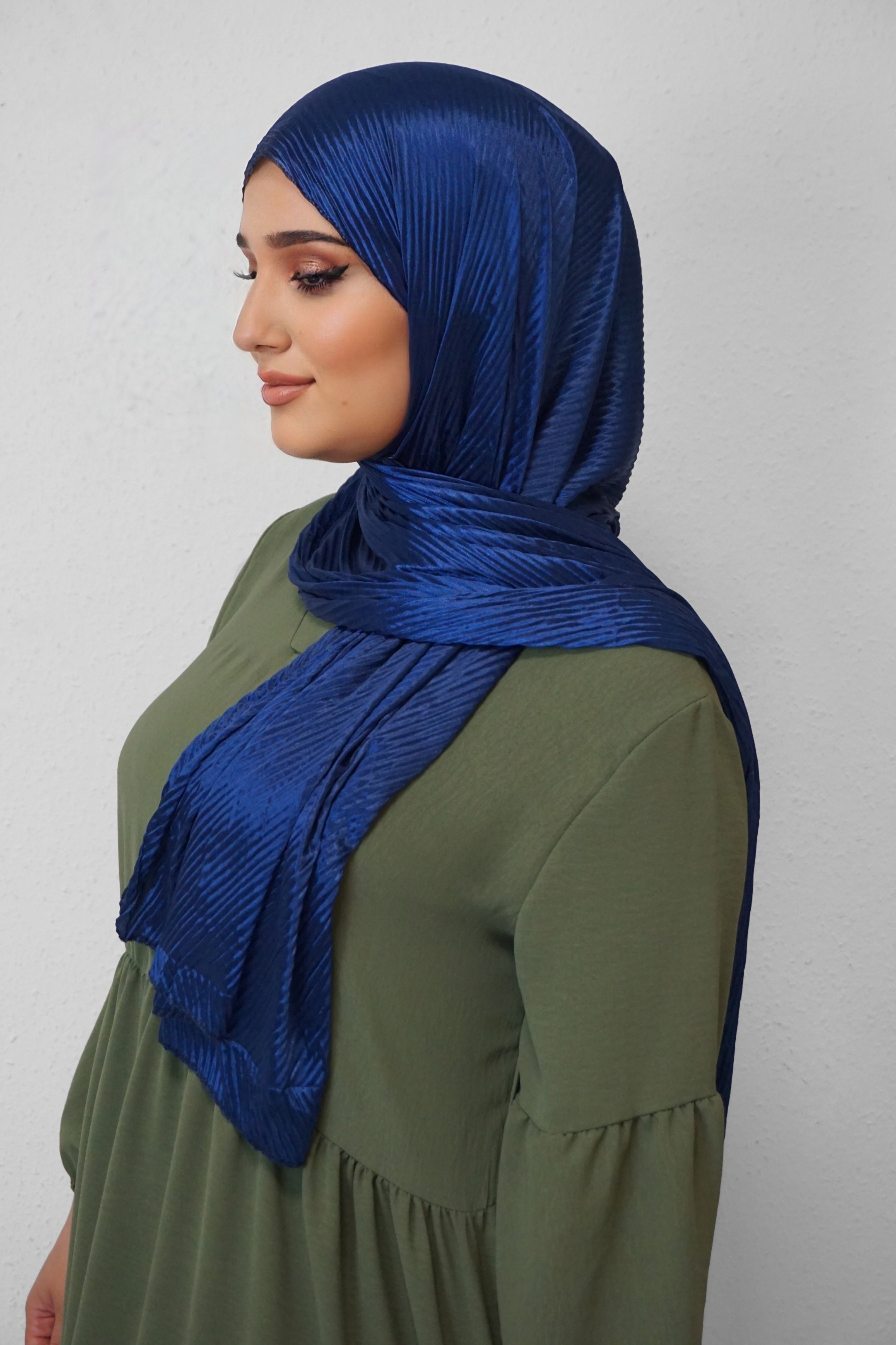 Satin Hijab Plissiert Dunkelblau