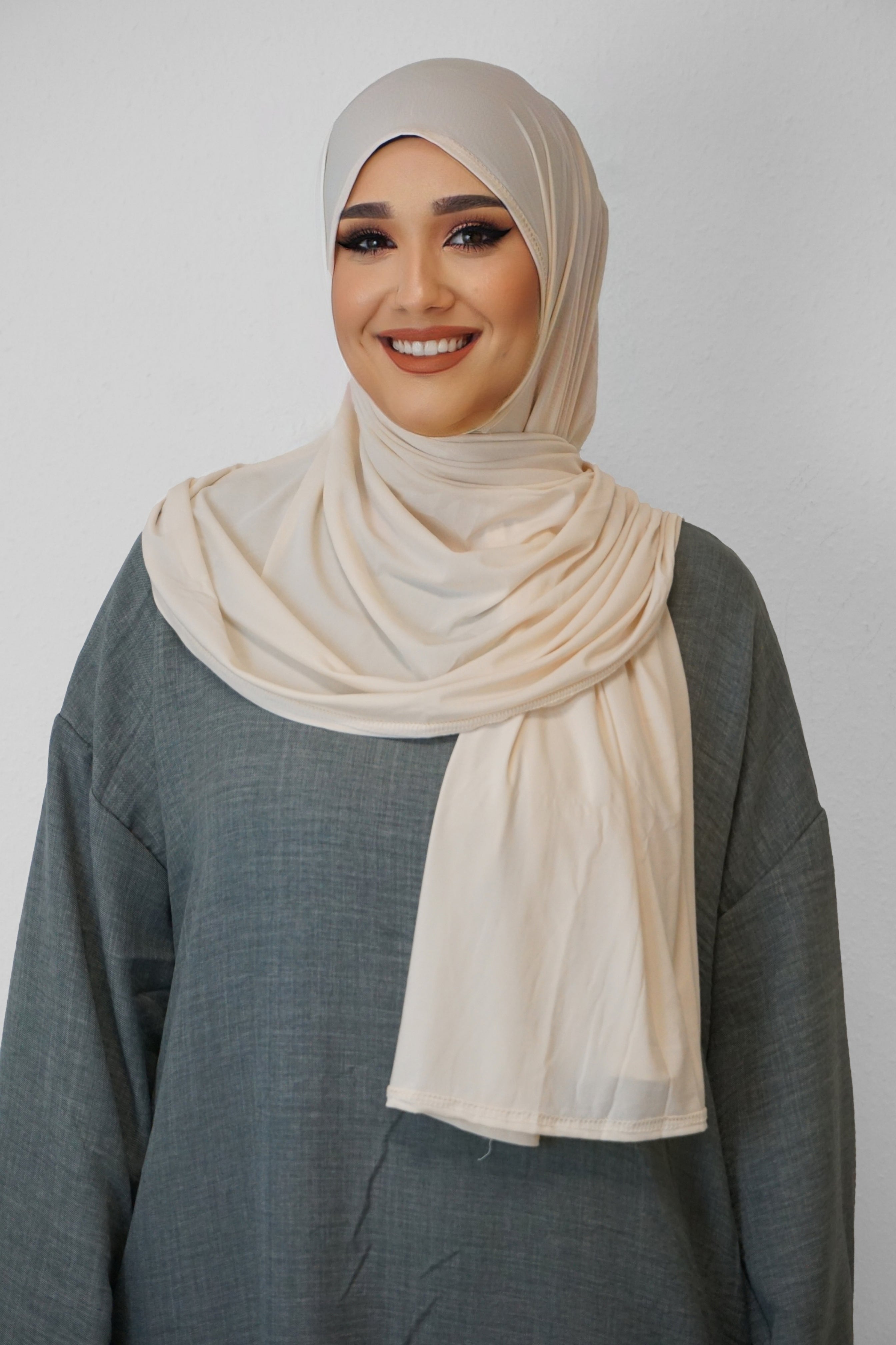 Premium Jersey Hijab Elfenbein
