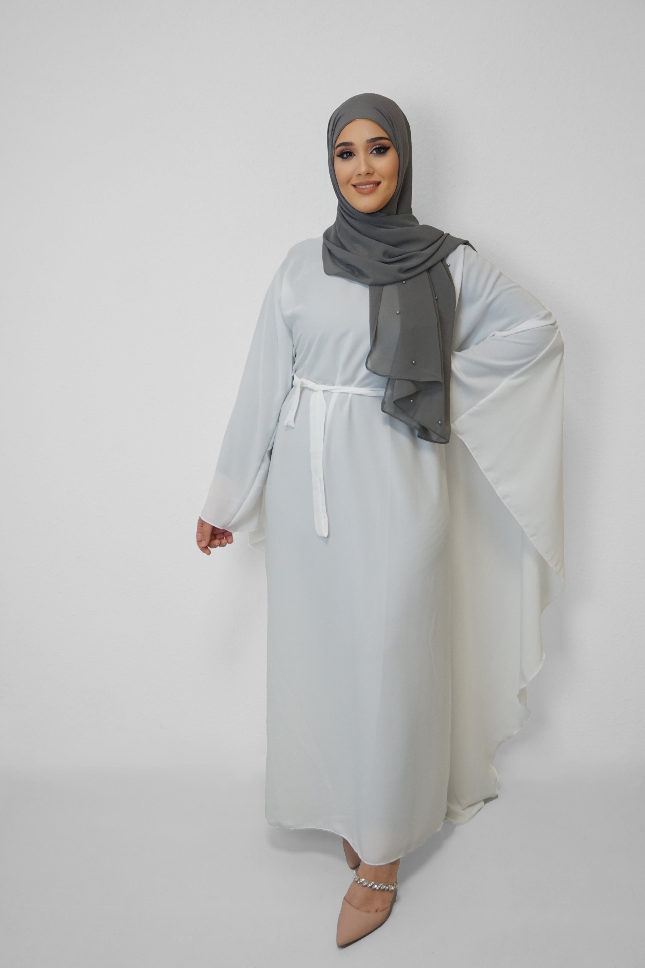 Abaya Essra Weiss