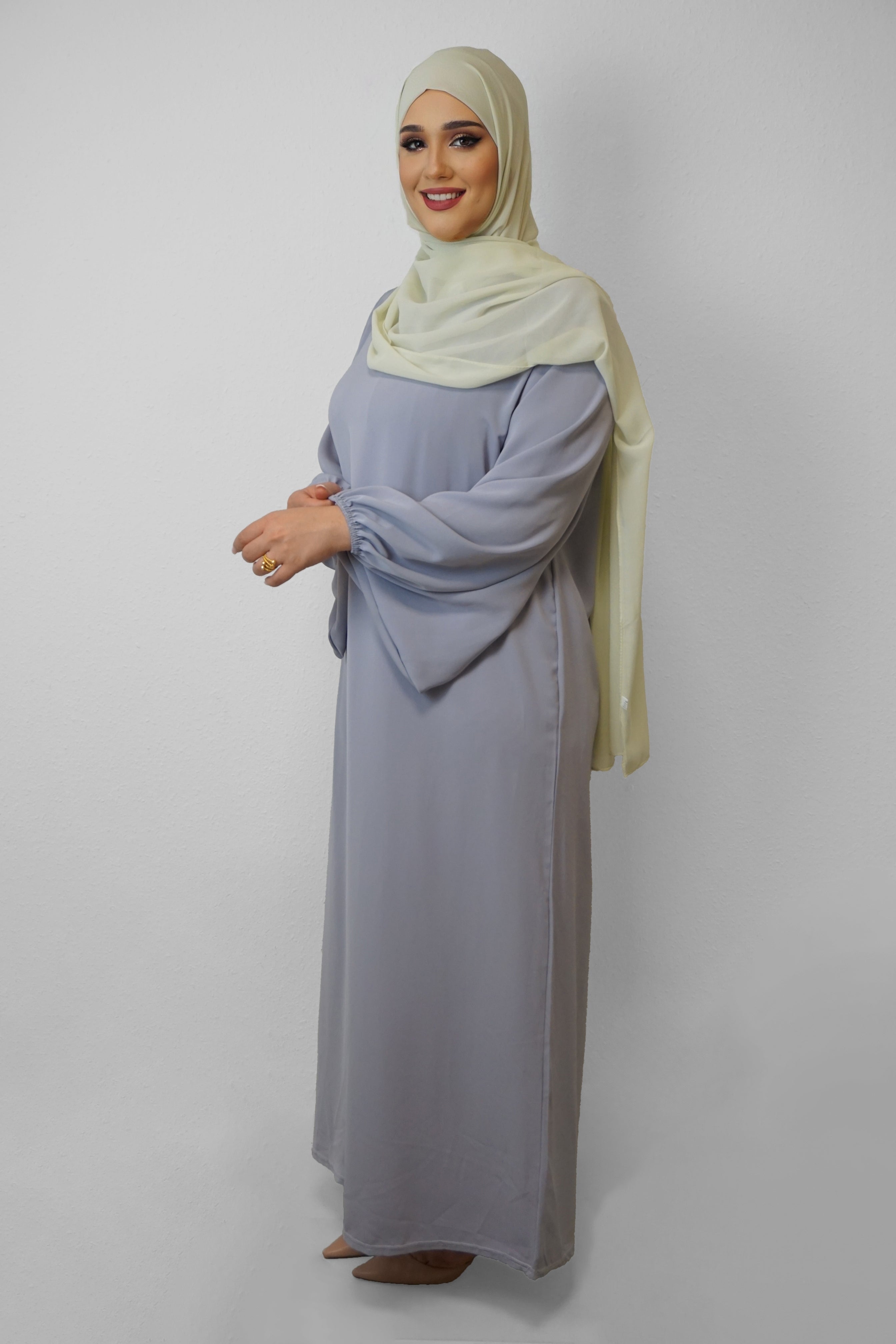 Abaya Amal Silbergrau
