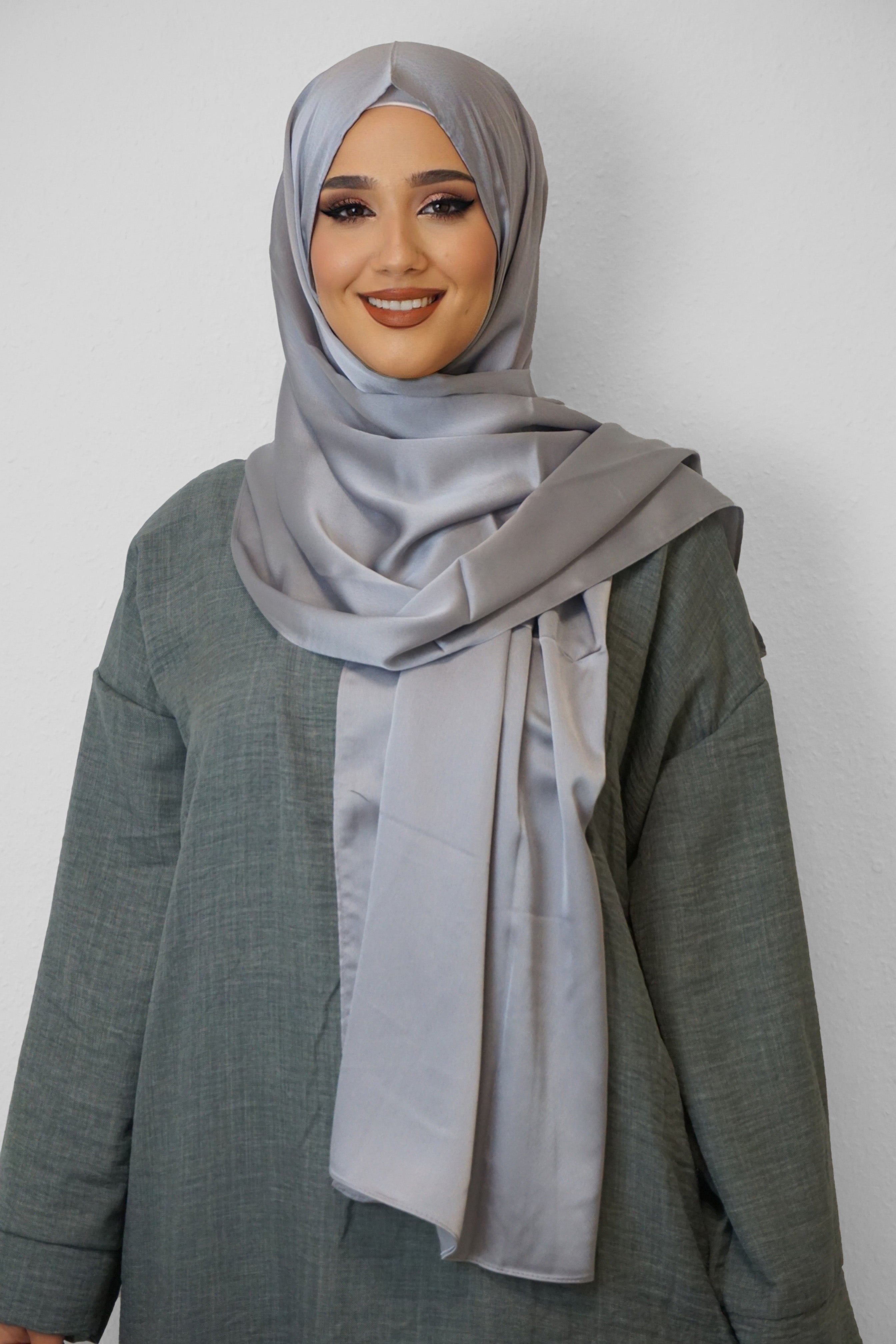 Satin Classic Hijab Grau