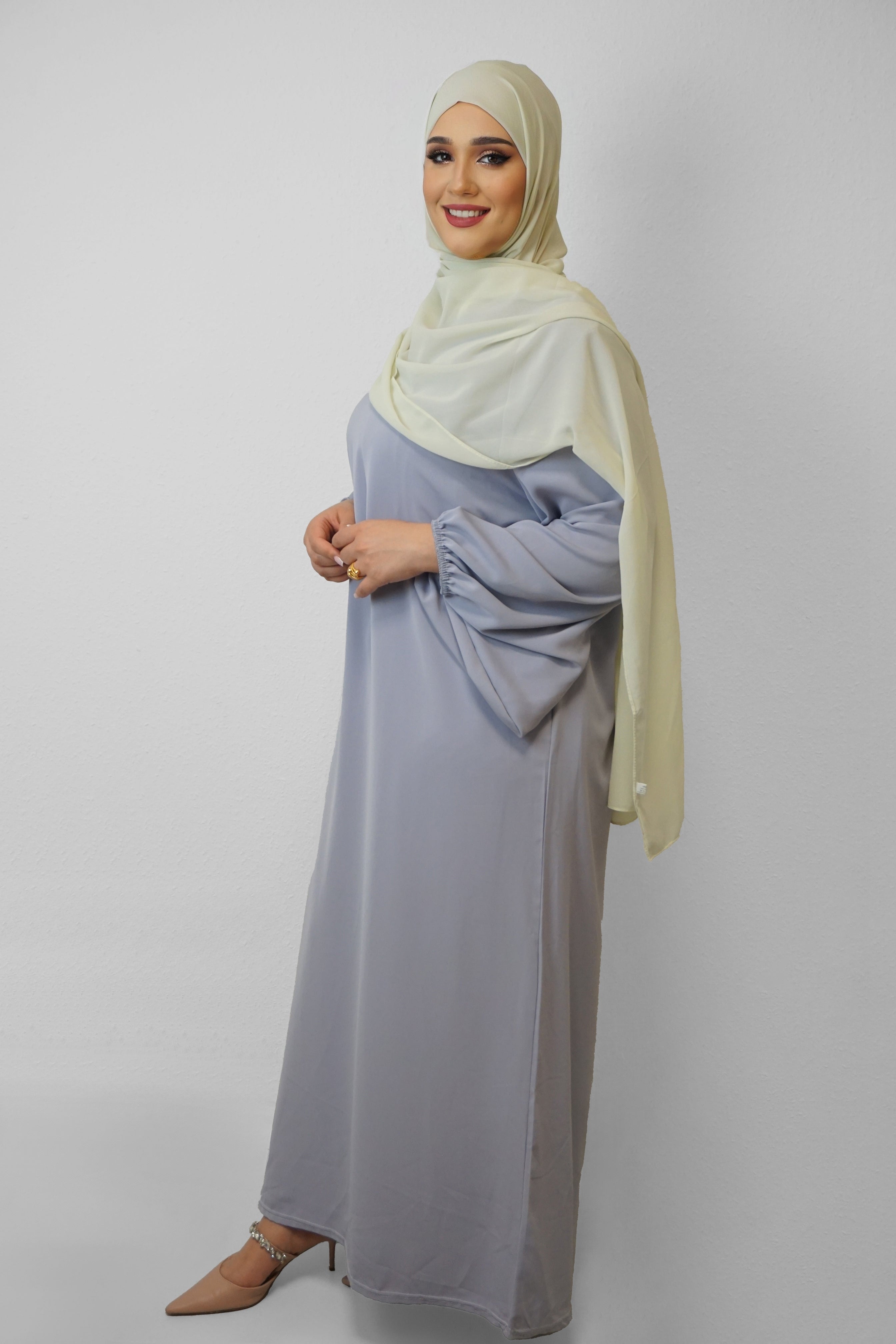 Abaya Amal Silbergrau