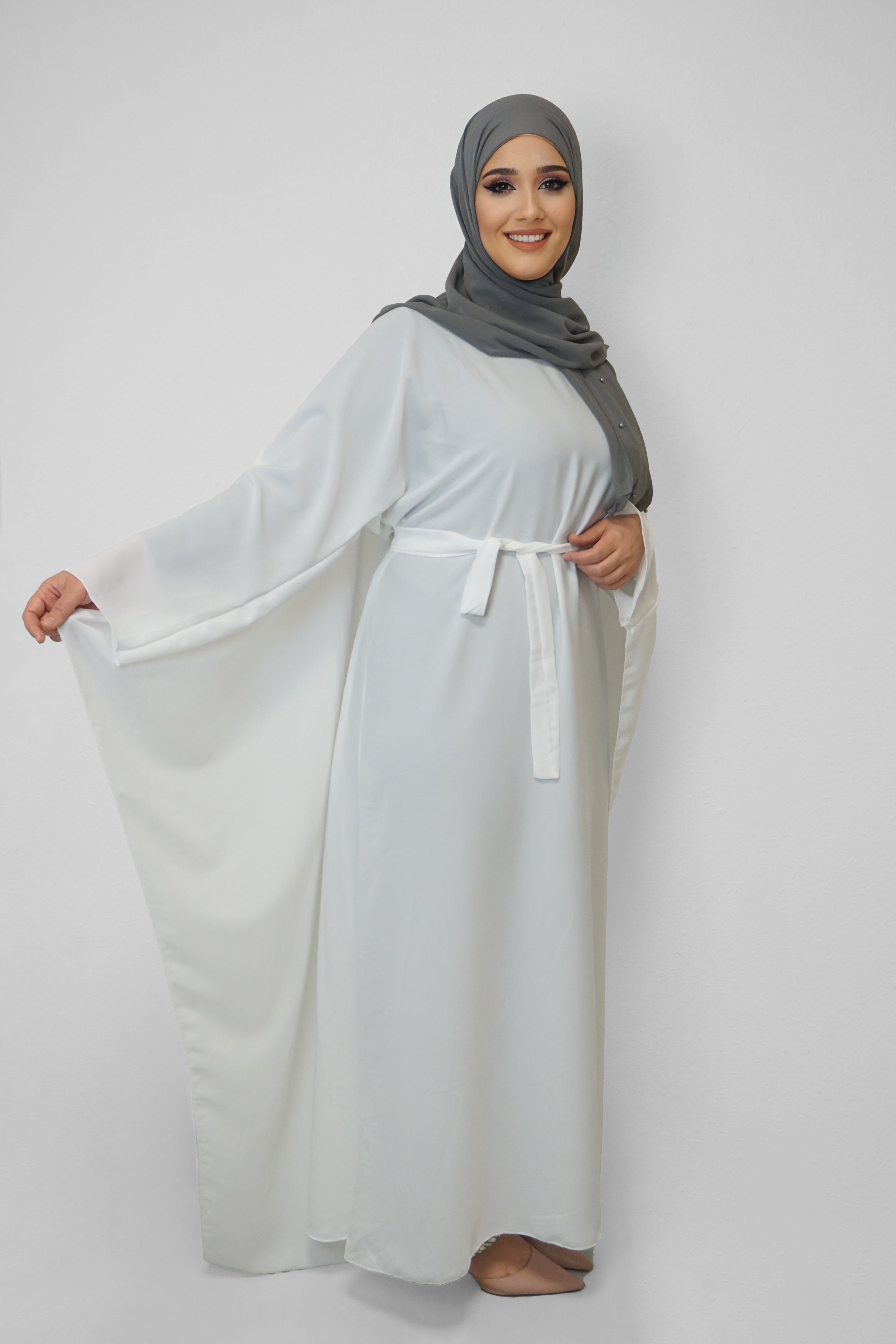 Abaya Essra Weiss