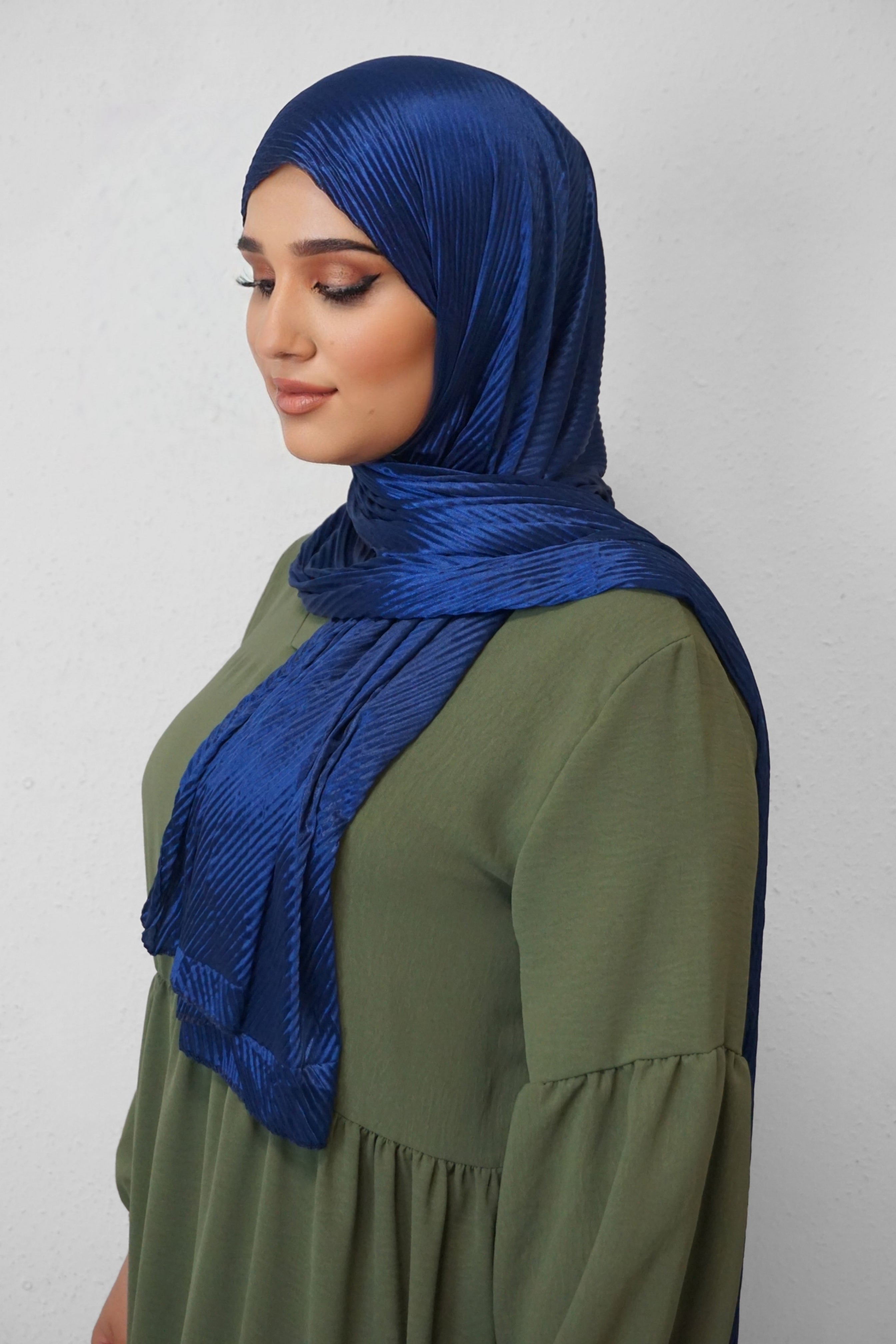 Satin Hijab Plissiert Dunkelblau