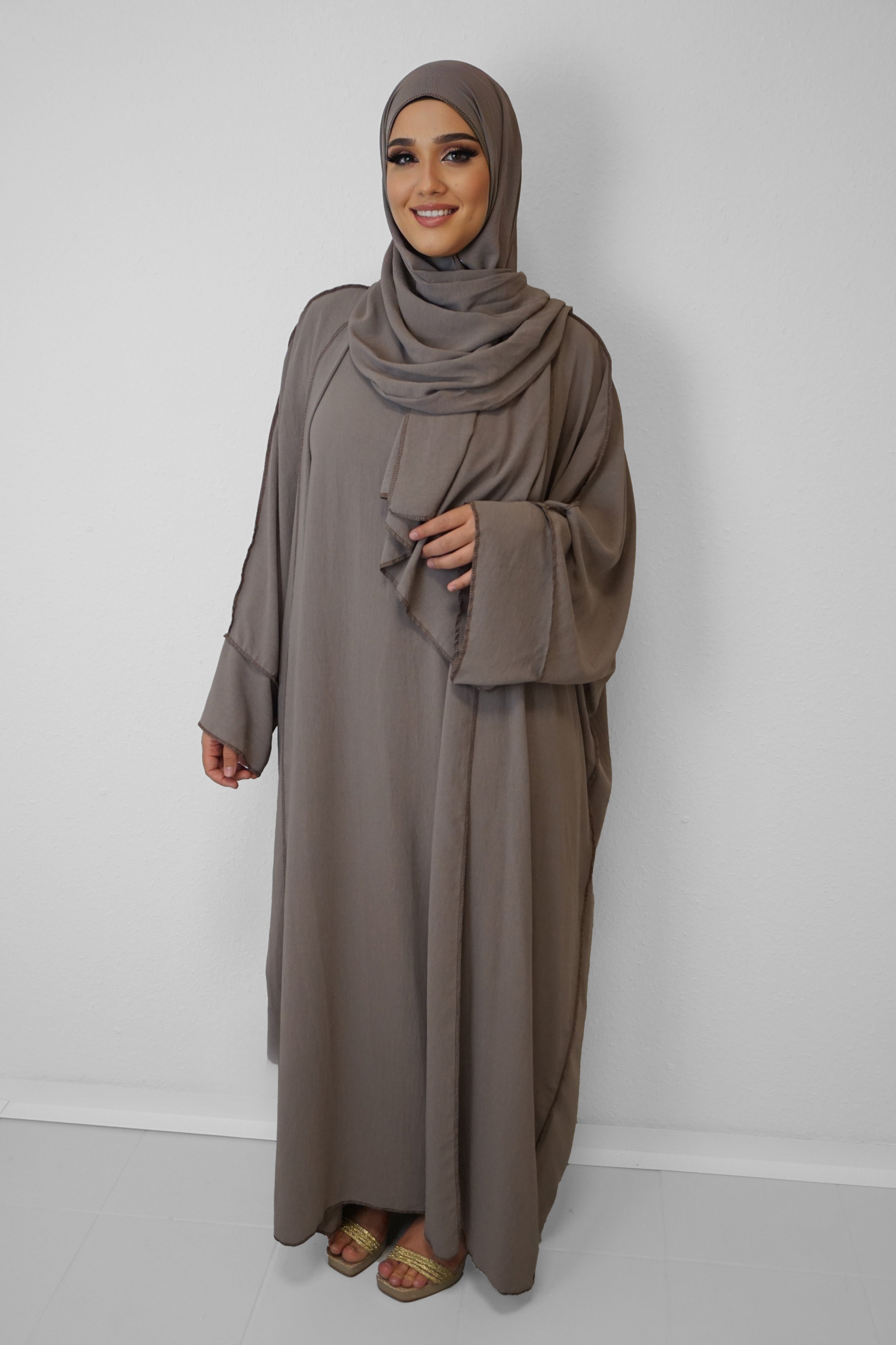 Abaya Naima Schwarz – Eleganz in Taupe