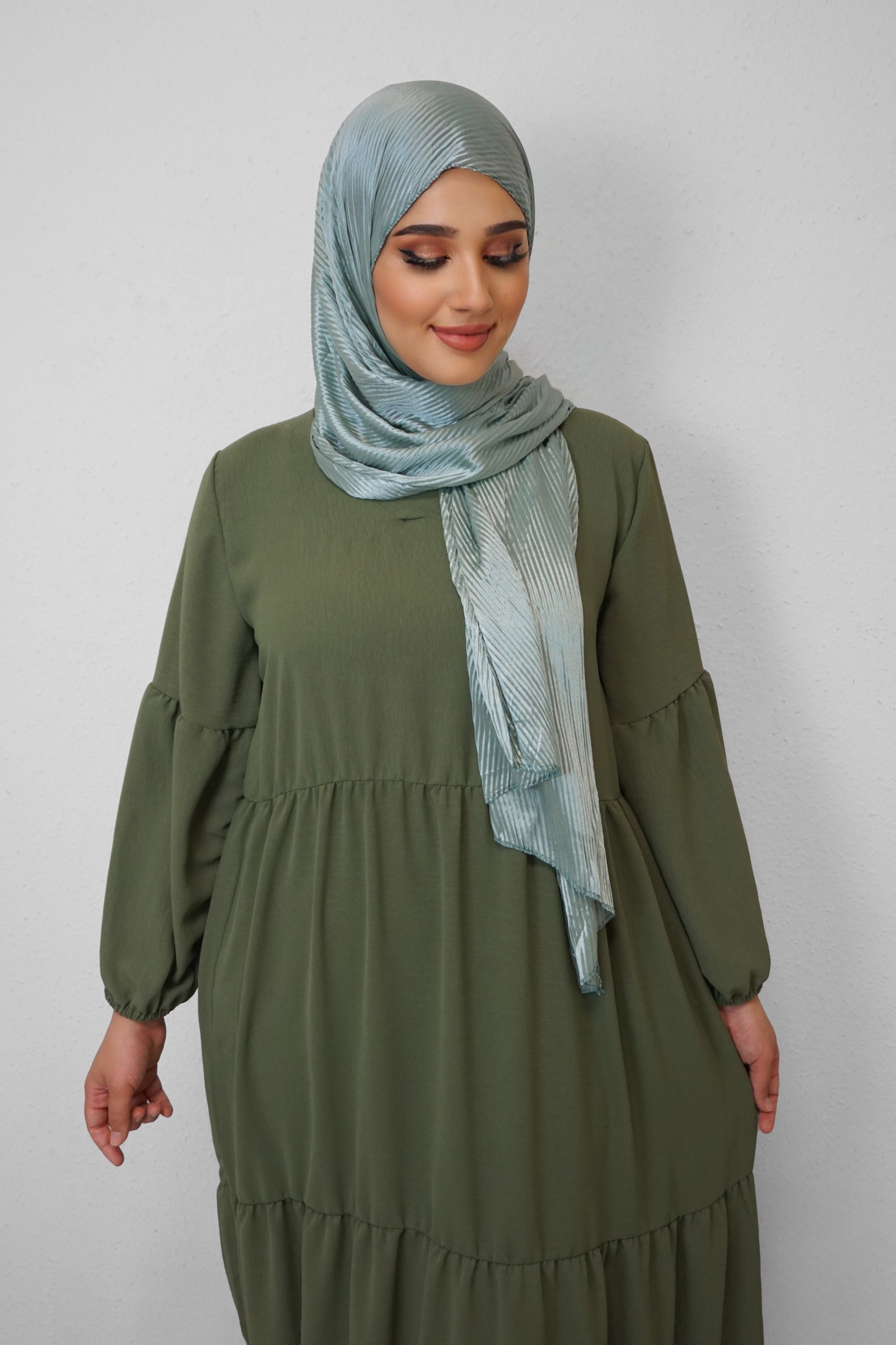 Satin Hijab Plissiert Pistaziengrün