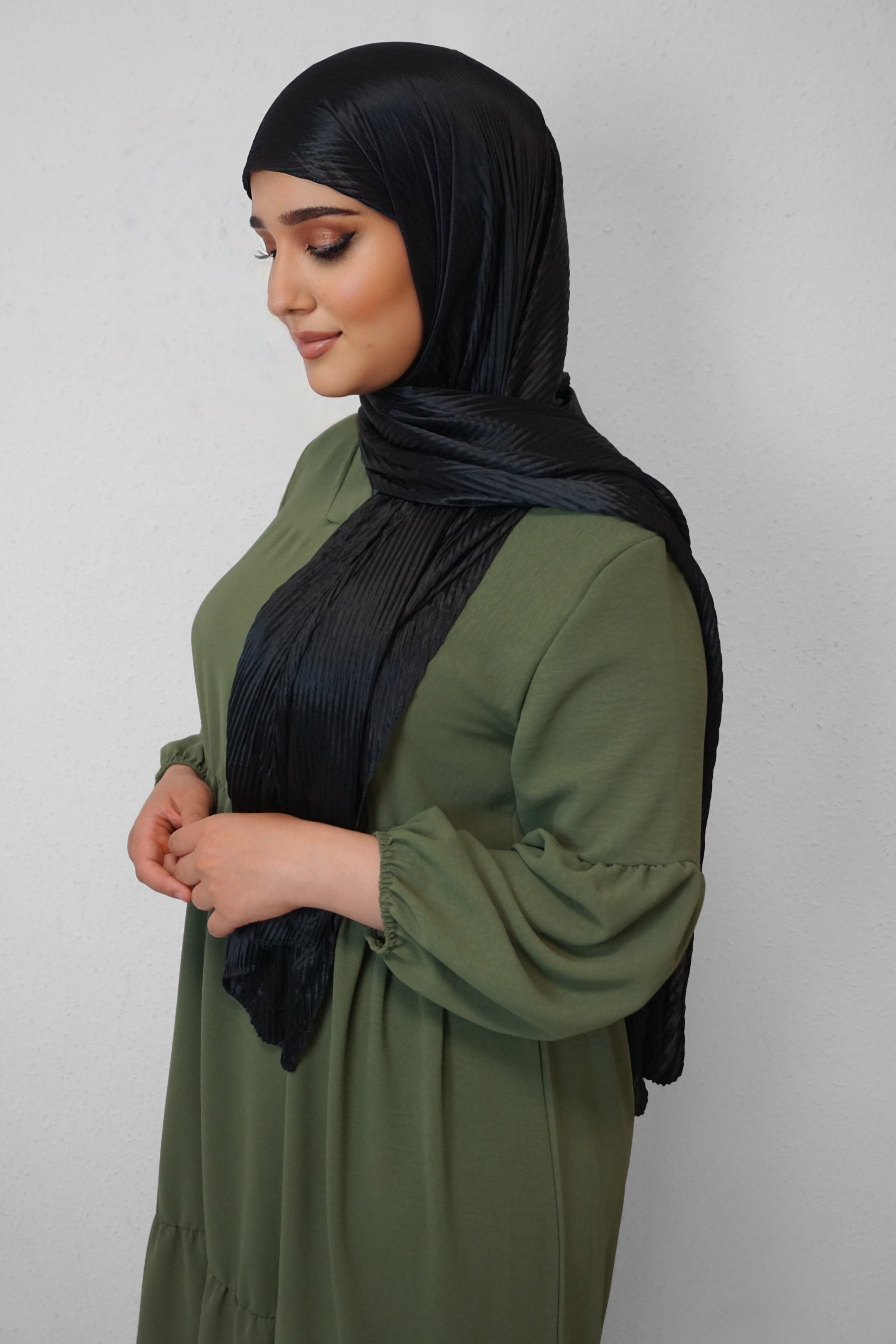 Satin Hijab Plissiert Schwarz