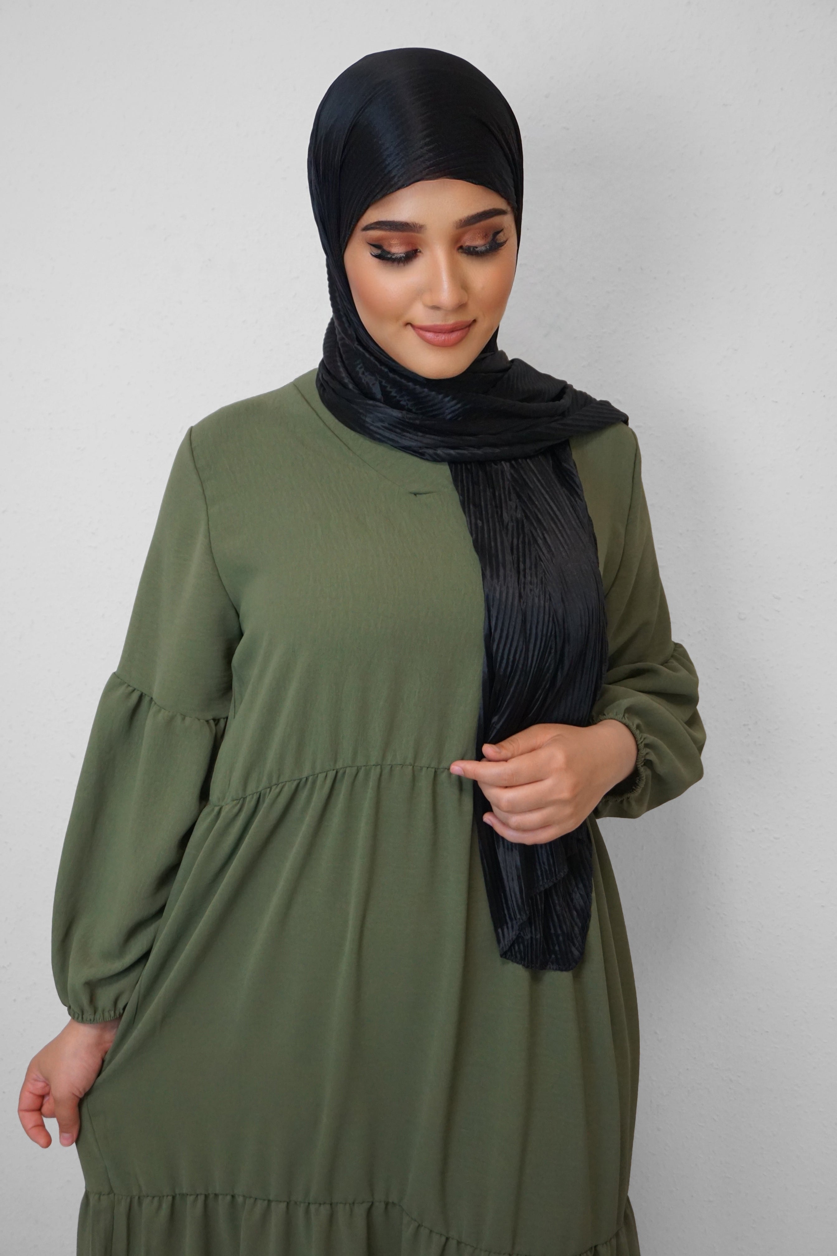 Satin Hijab Plissiert Schwarz