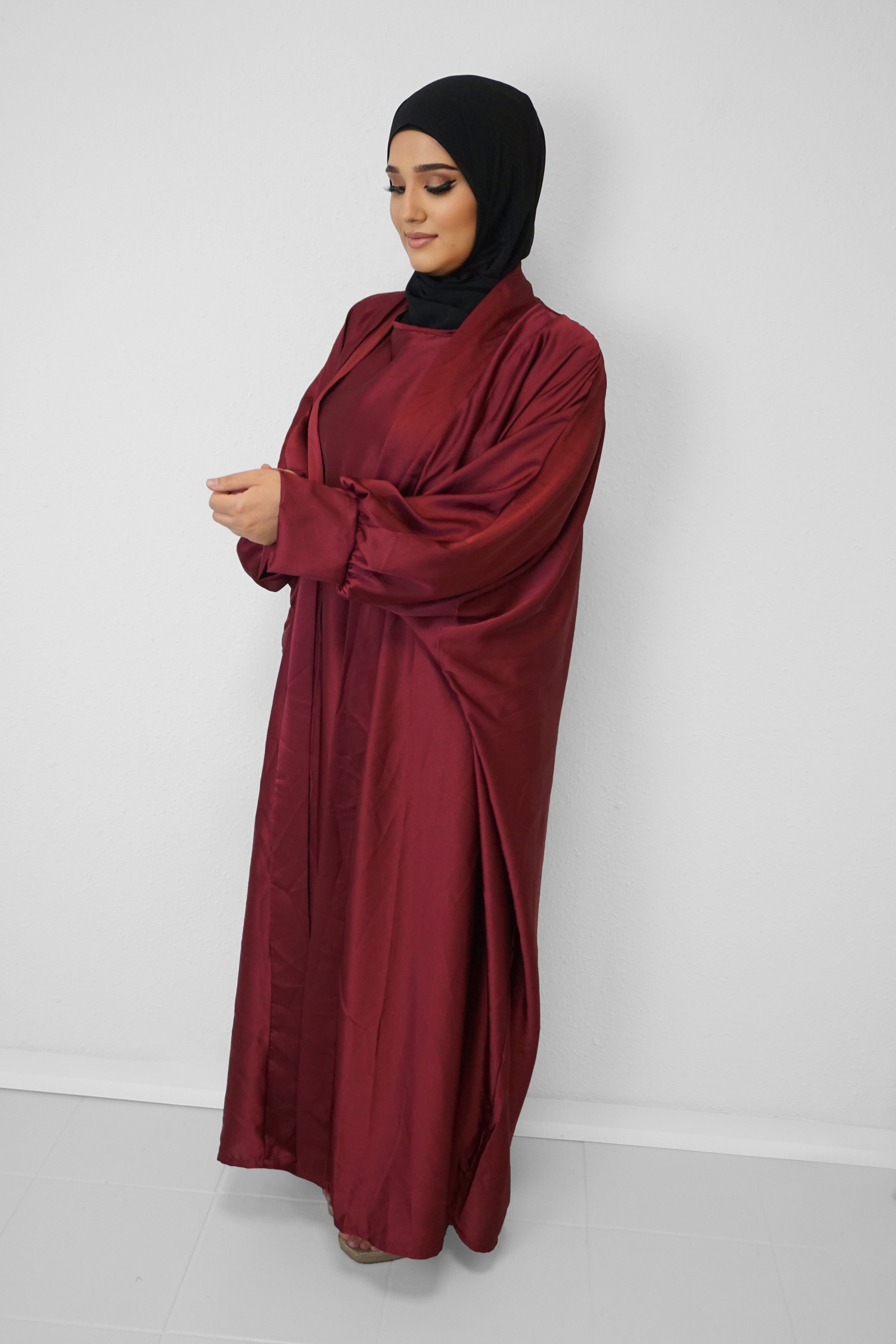 Satin-Abaya Nilofar Bordeaux