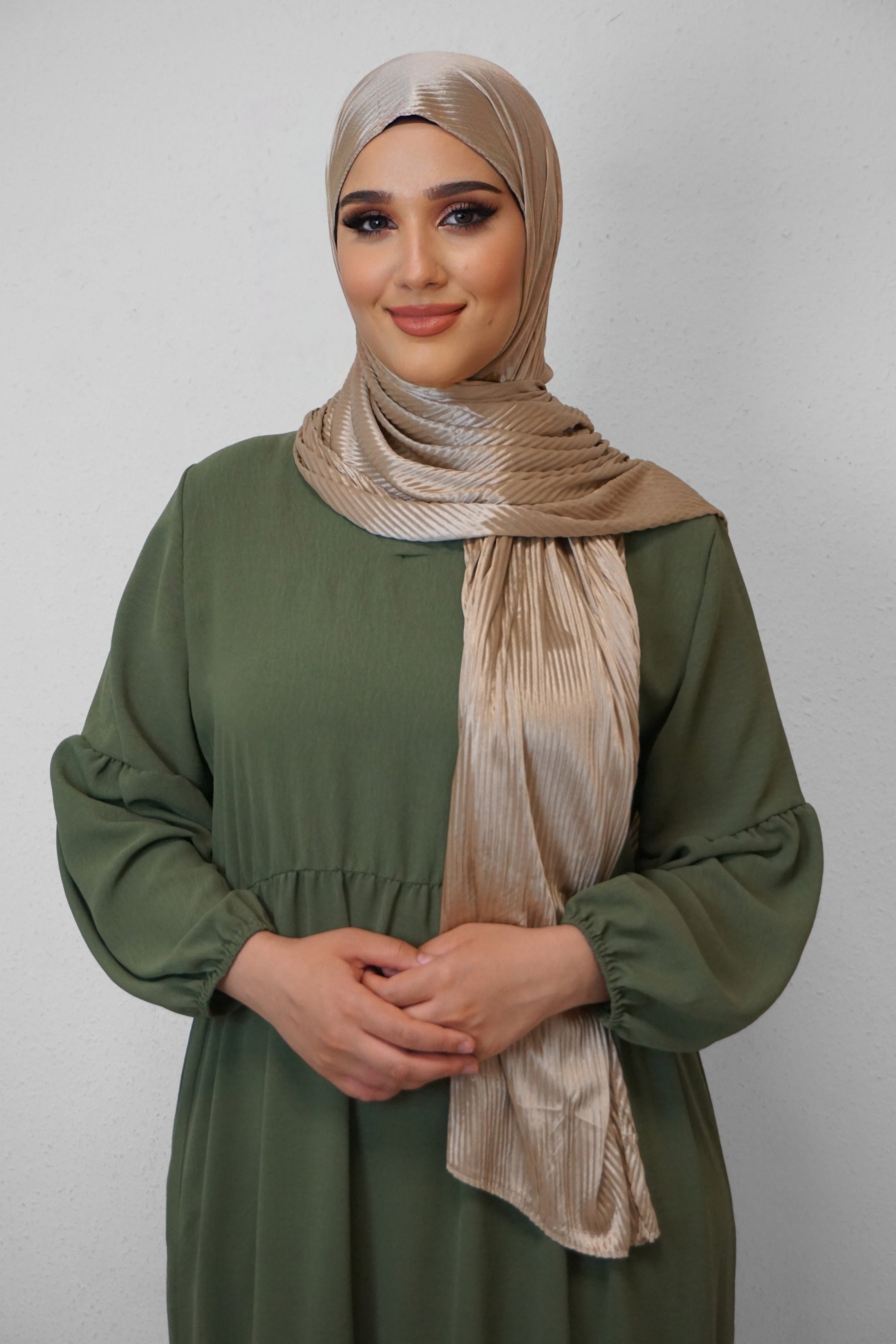 Satin Hijab Plissiert Gold