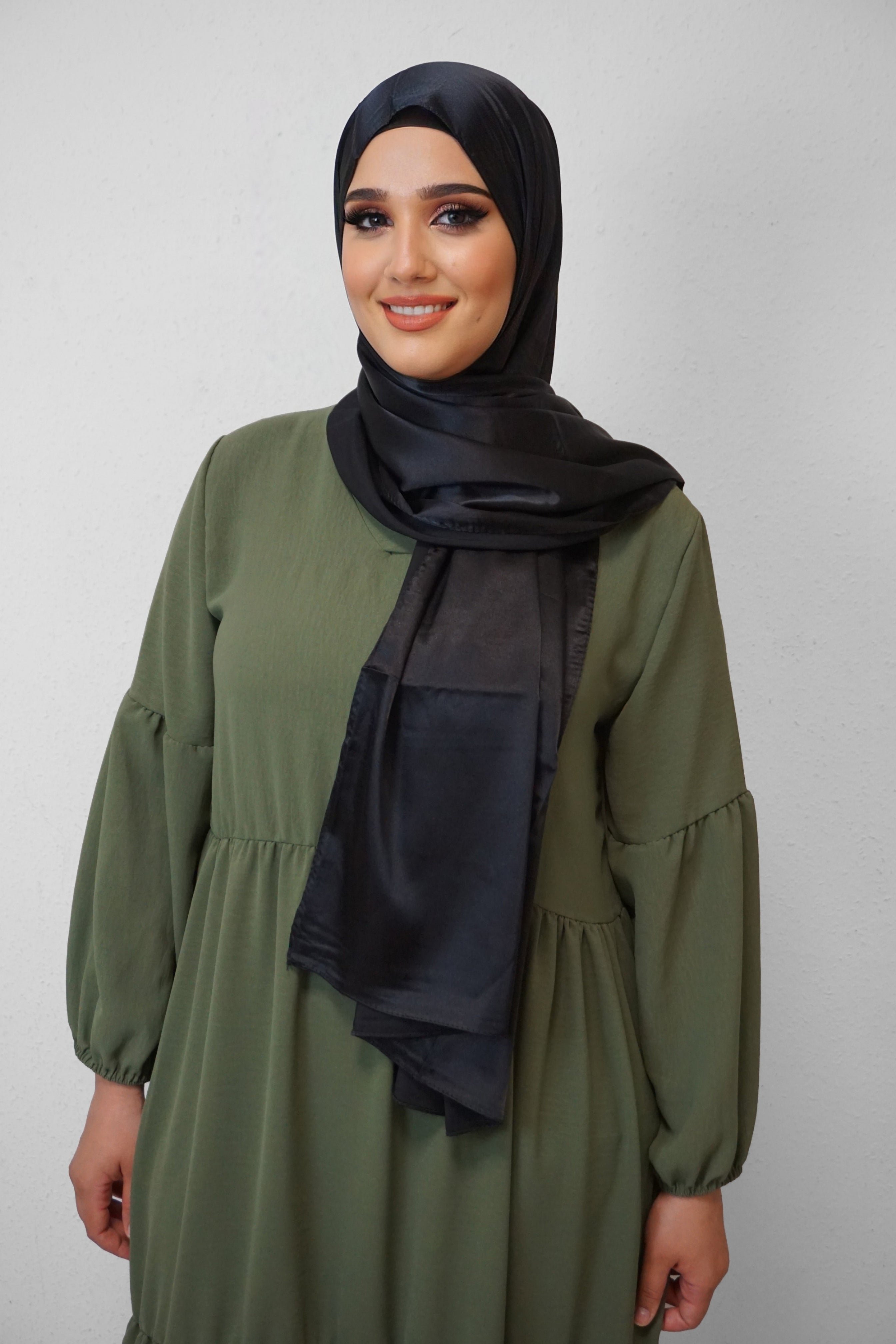 Satin Classic Hijab Schwarz