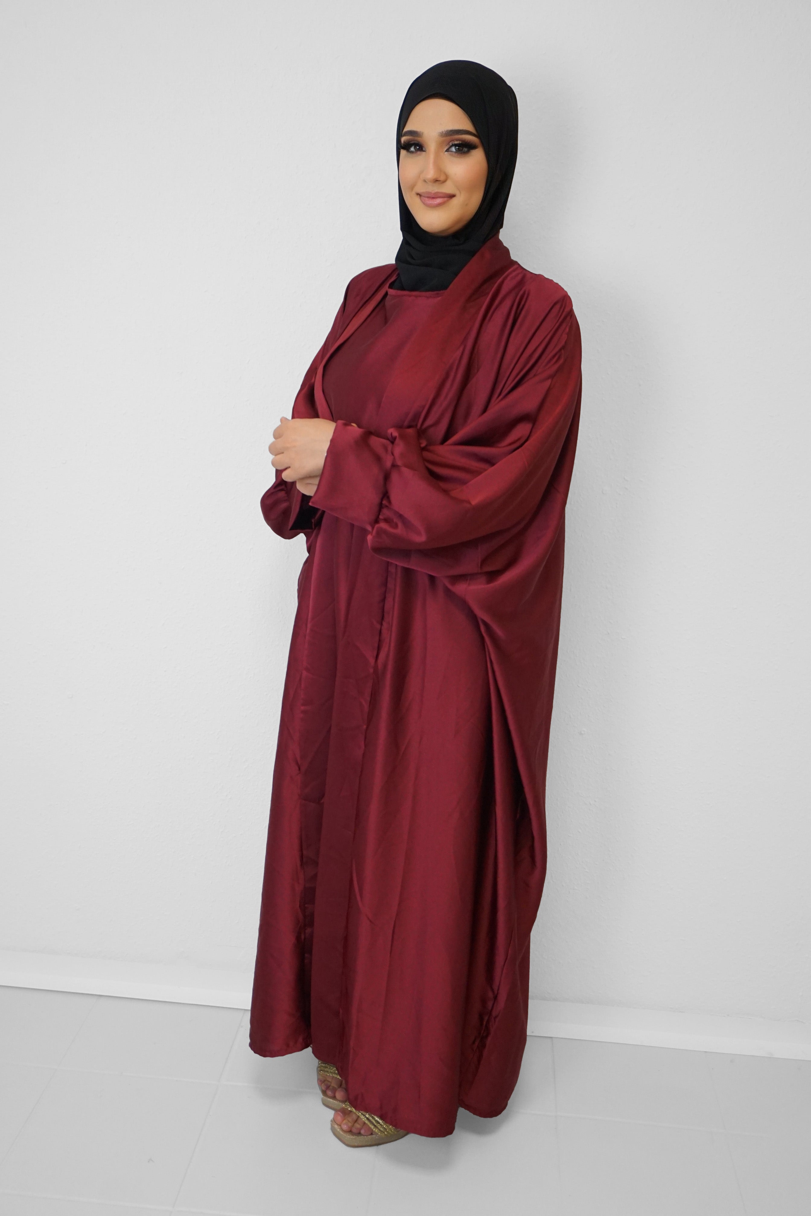 Satin-Abaya Nilofar Bordeaux