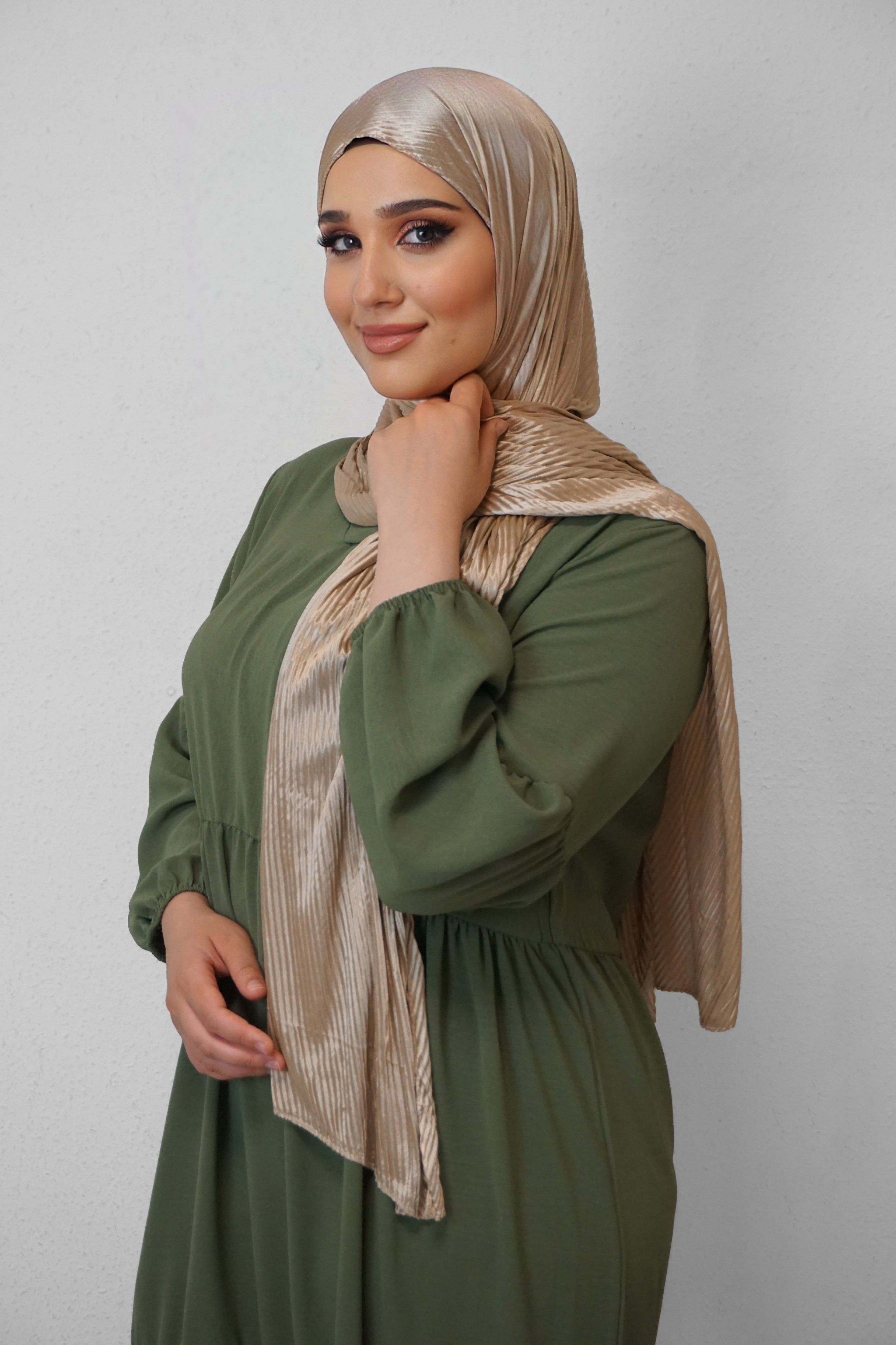 Satin Hijab Plissiert Gold