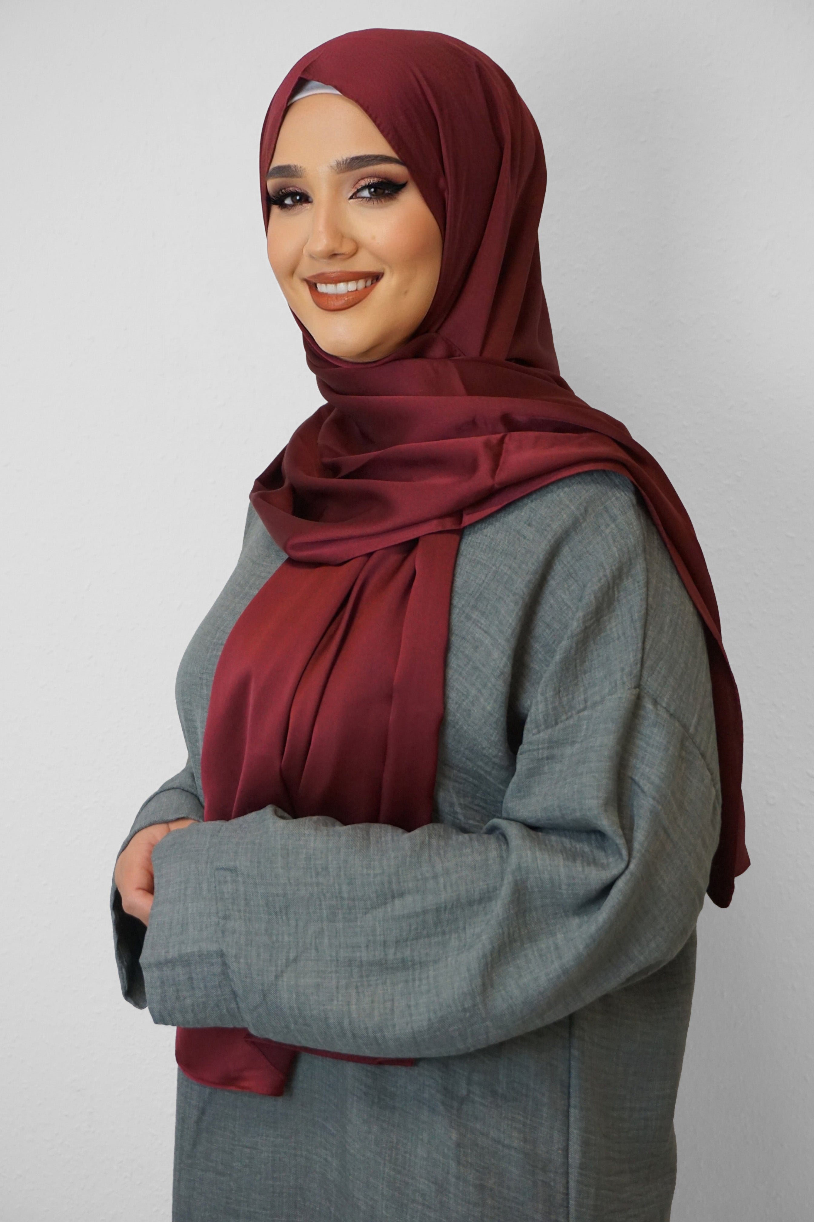 Satin Classic Hijab Bordeaux