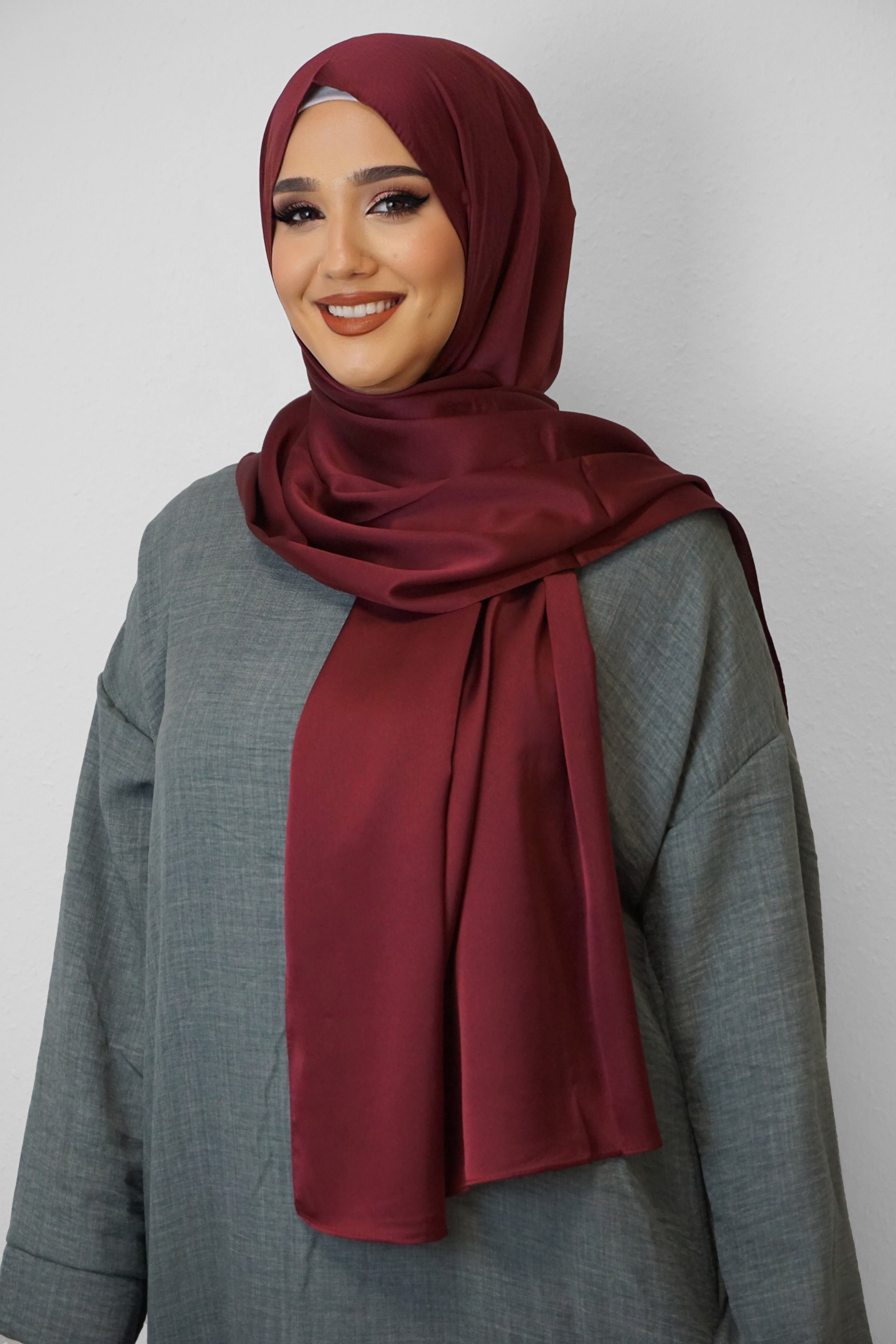 Satin Classic Hijab Bordeaux