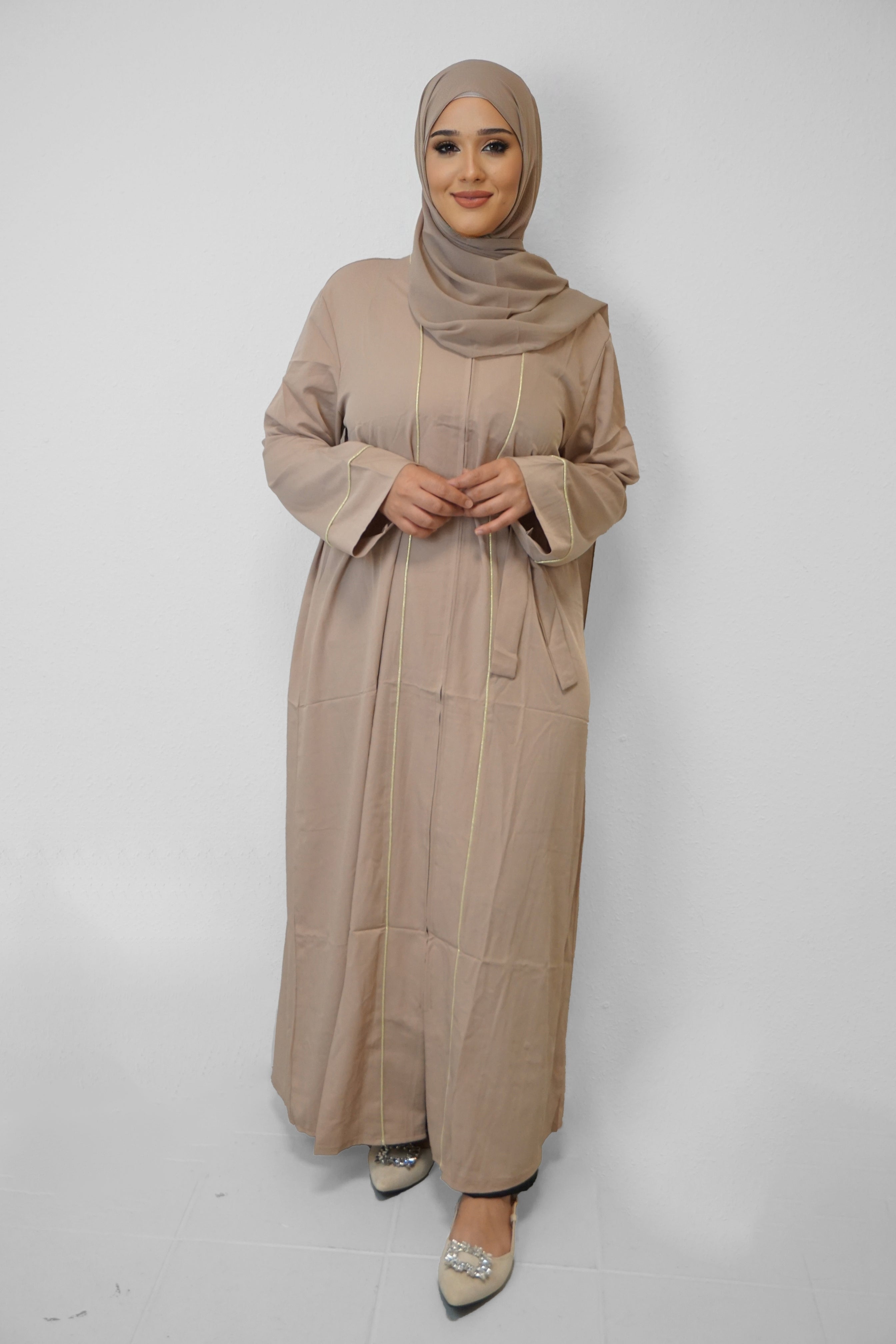 Abaya Namika mit Reisverschluss Beige