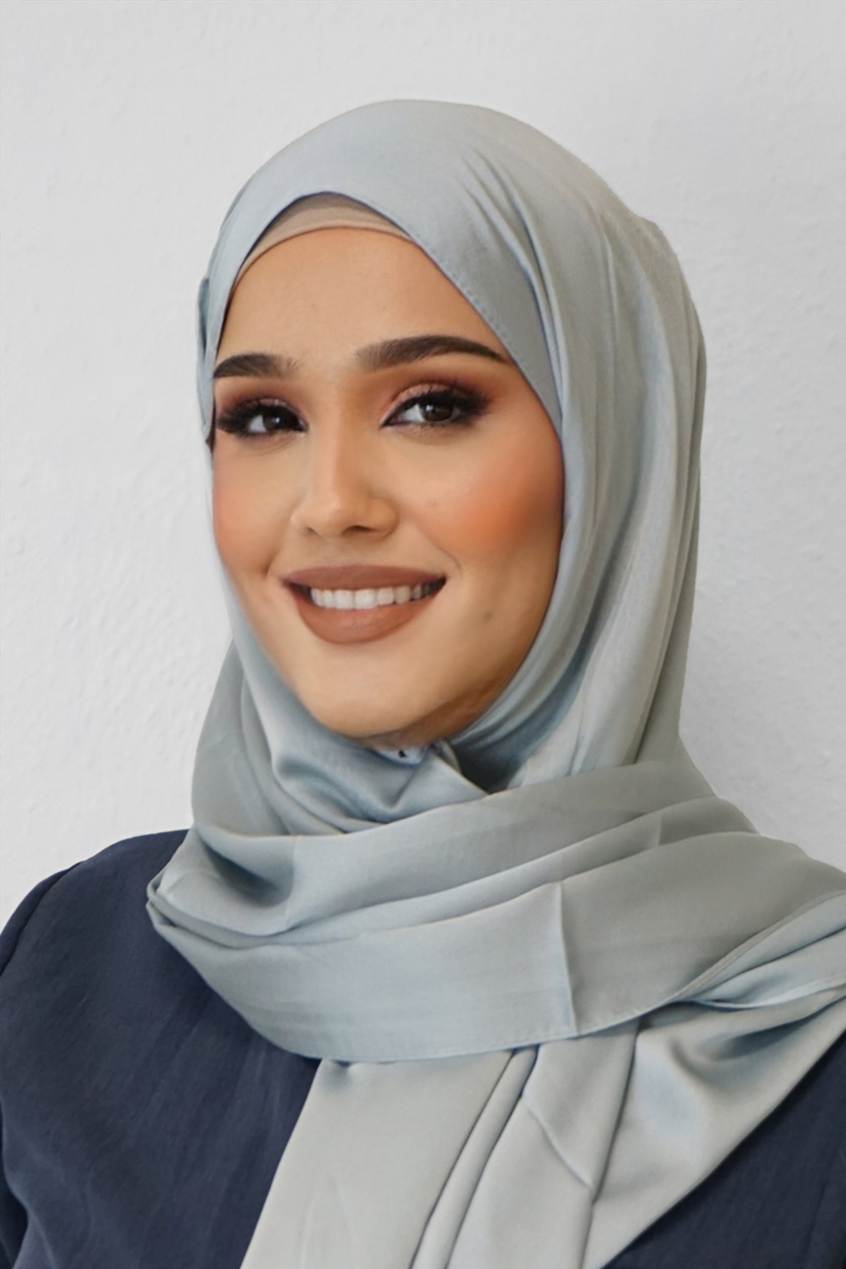 Satin Classic Hijab Hellgrau