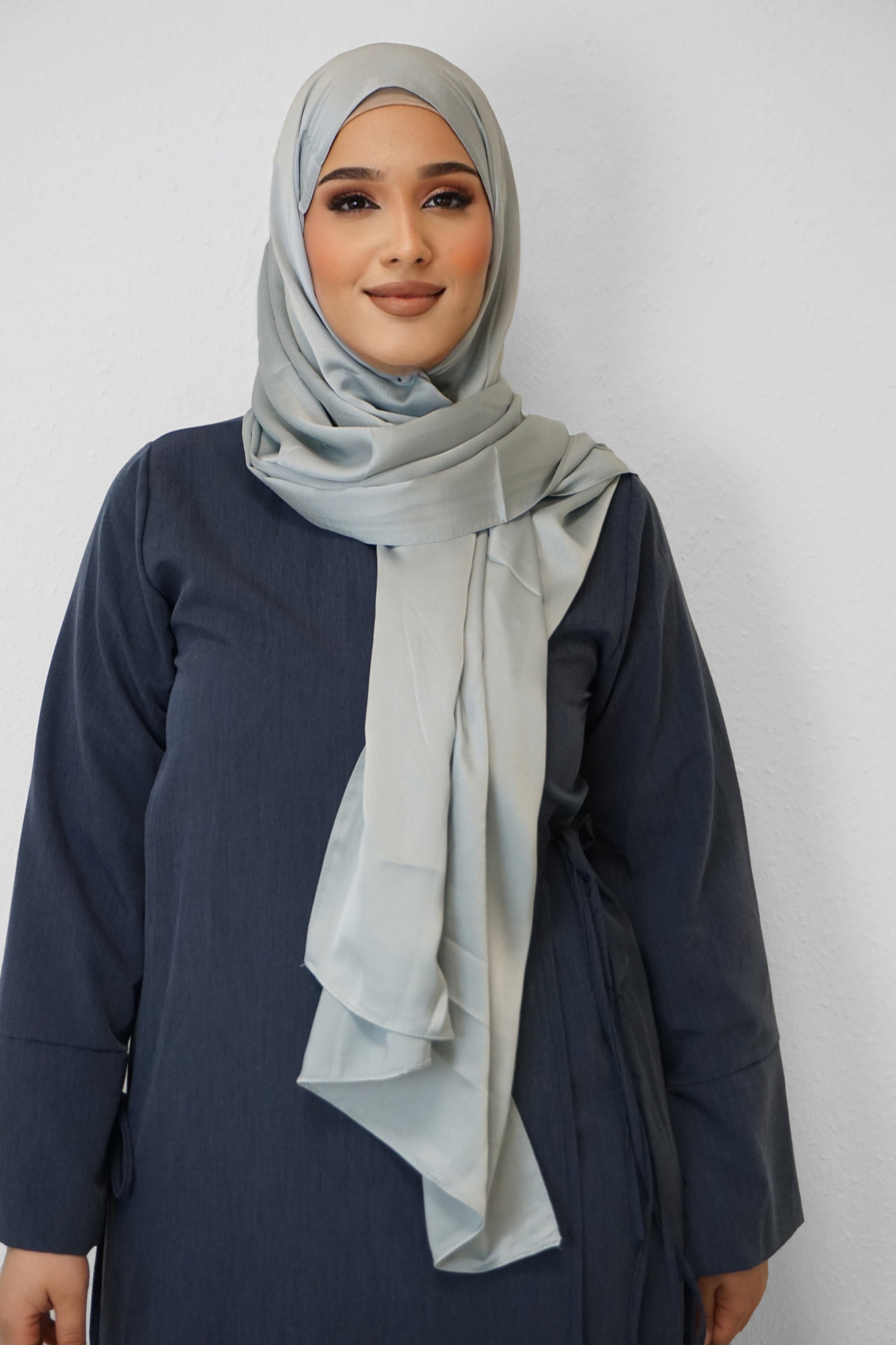 Satin Classic Hijab Hellgrau