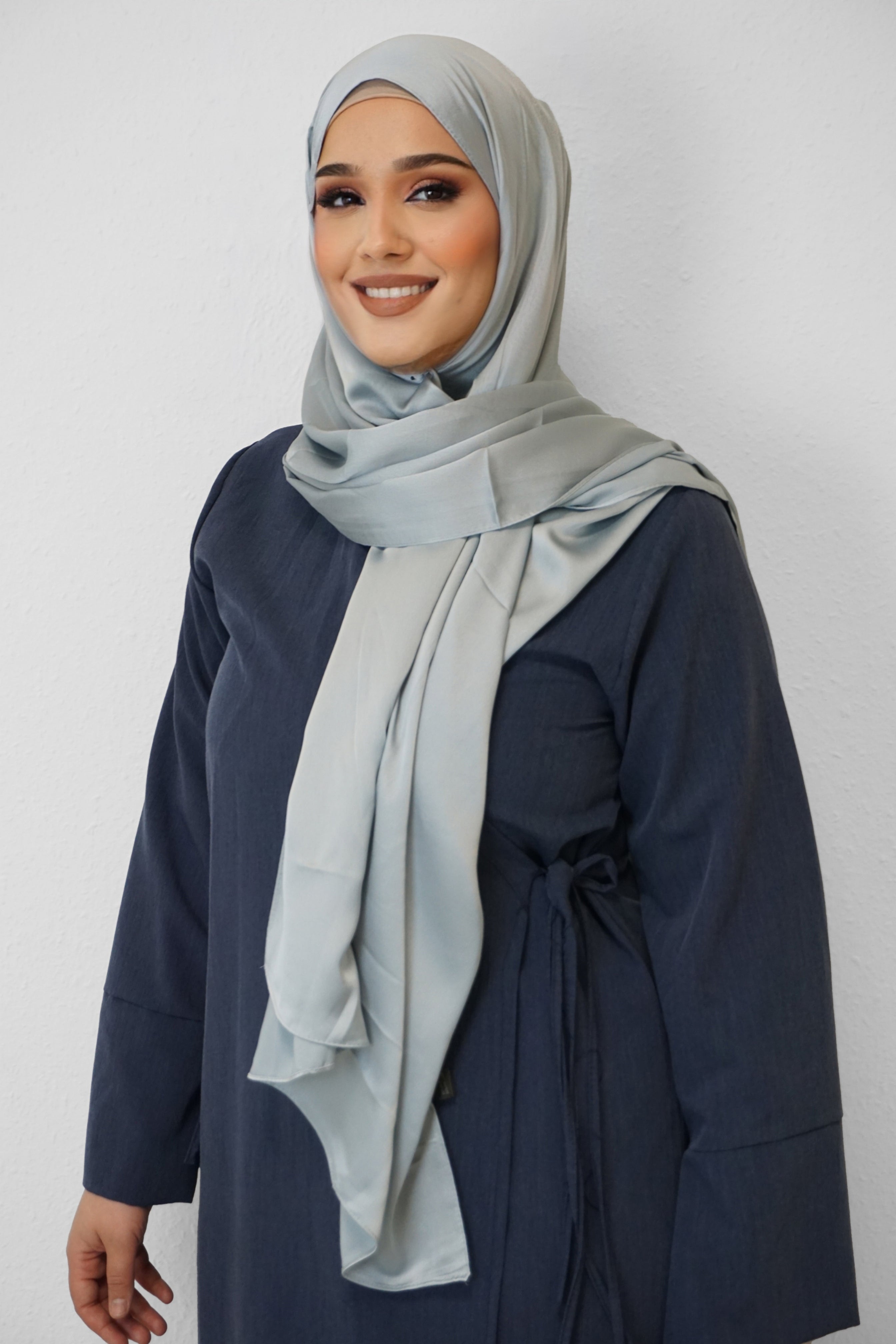 Satin Classic Hijab Hellgrau