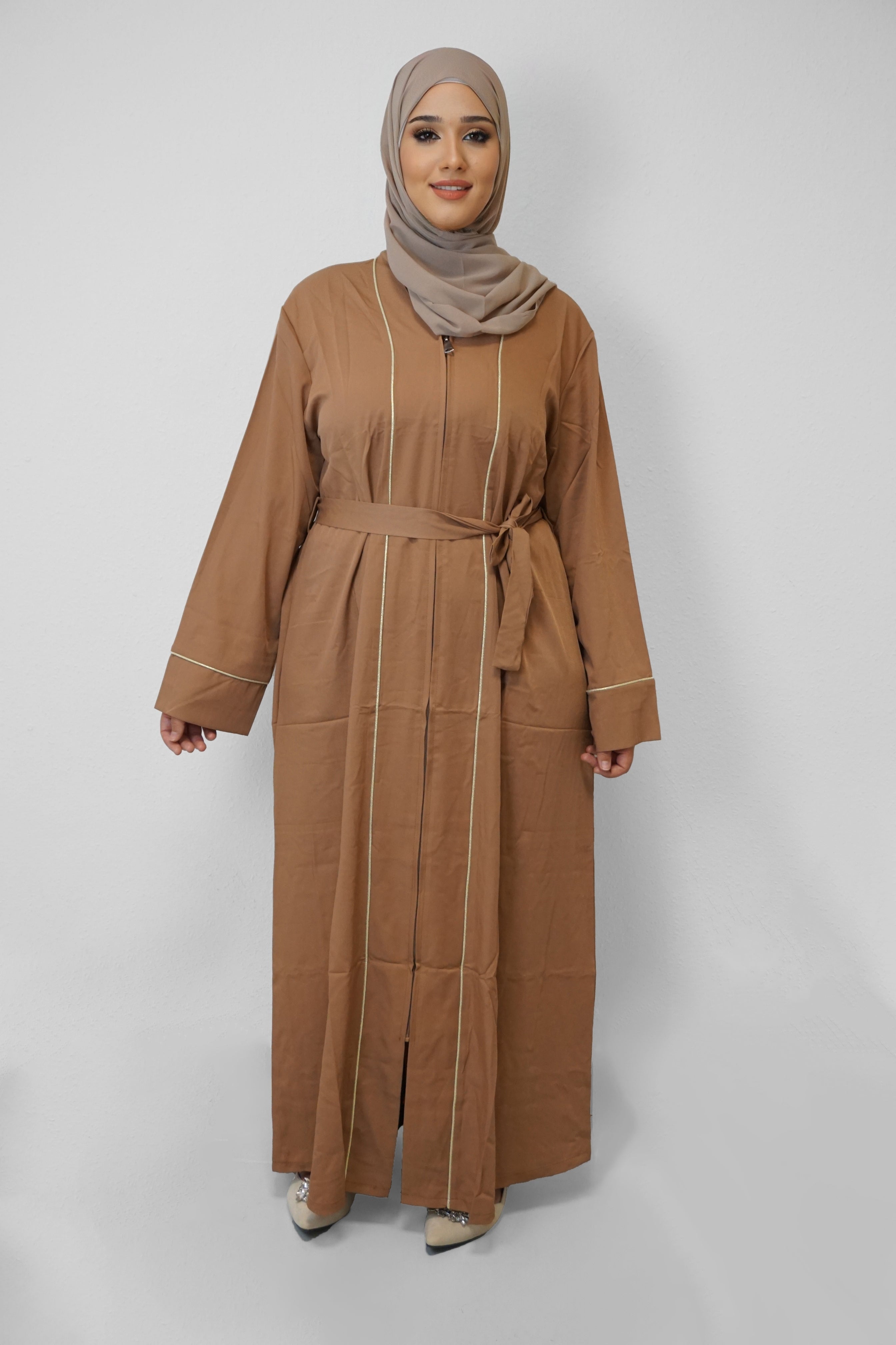 Abaya Namika mit Reisverschluss Camel