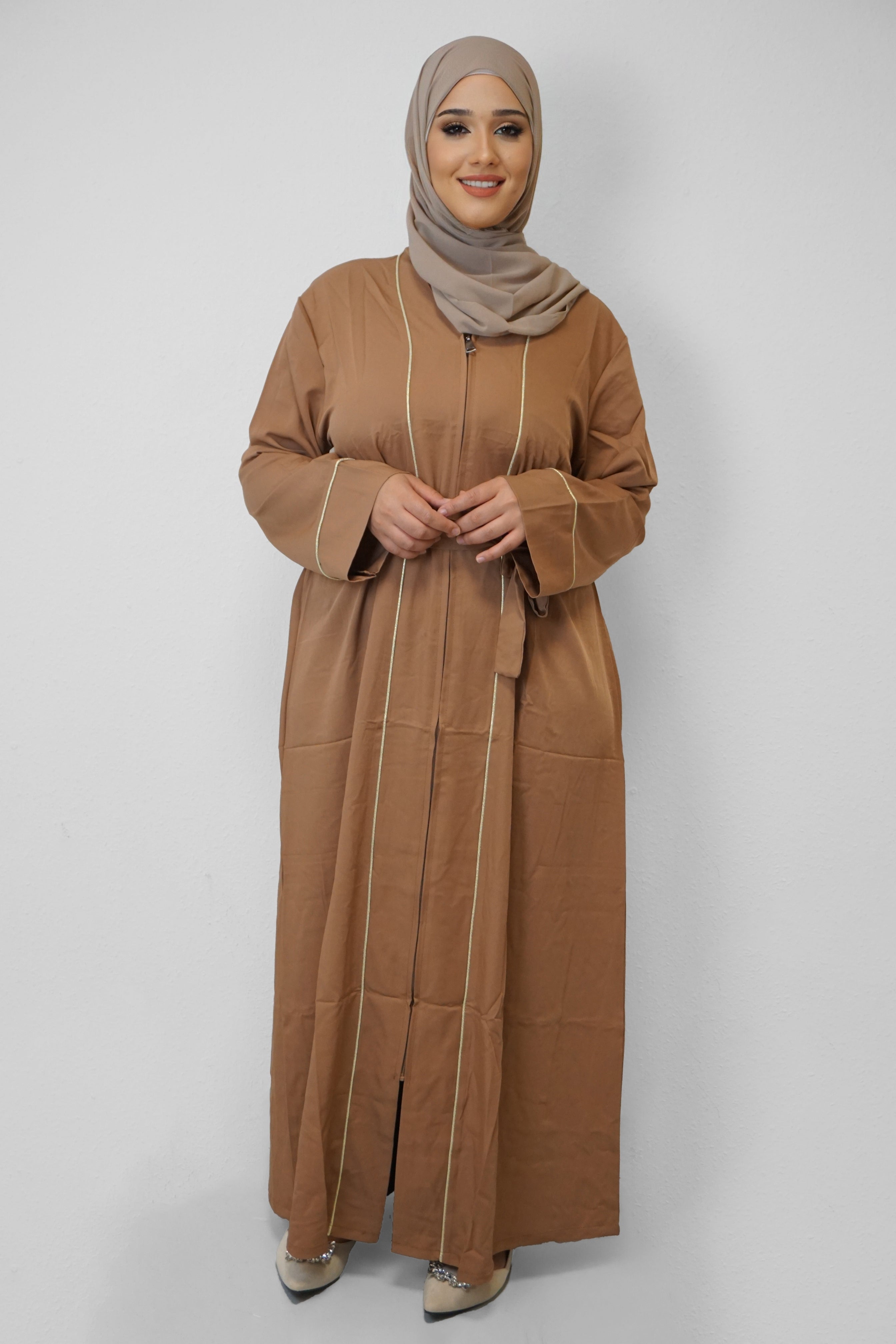 Abaya Namika mit Reisverschluss Camel