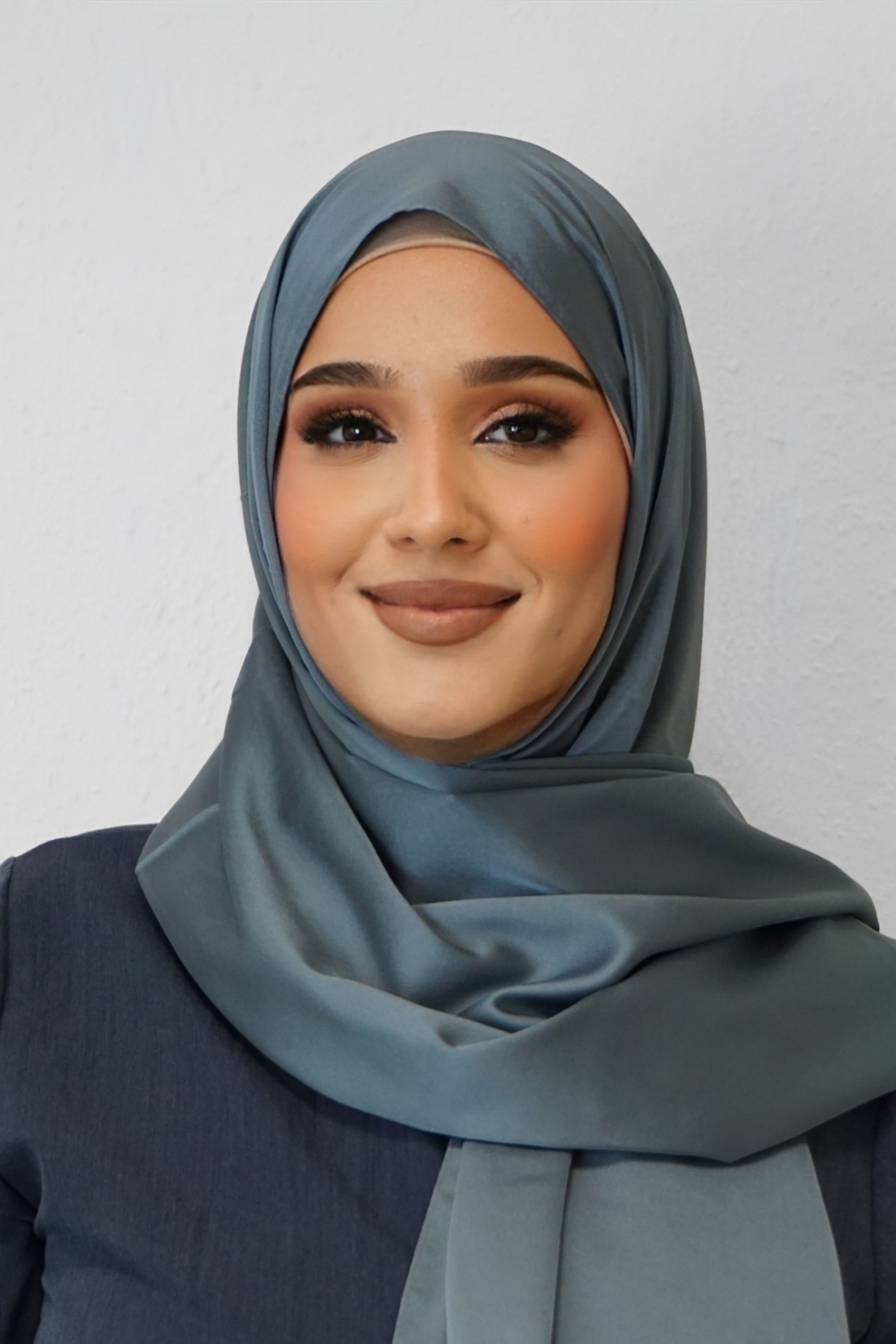 Satin Classic Hijab Blaugrau