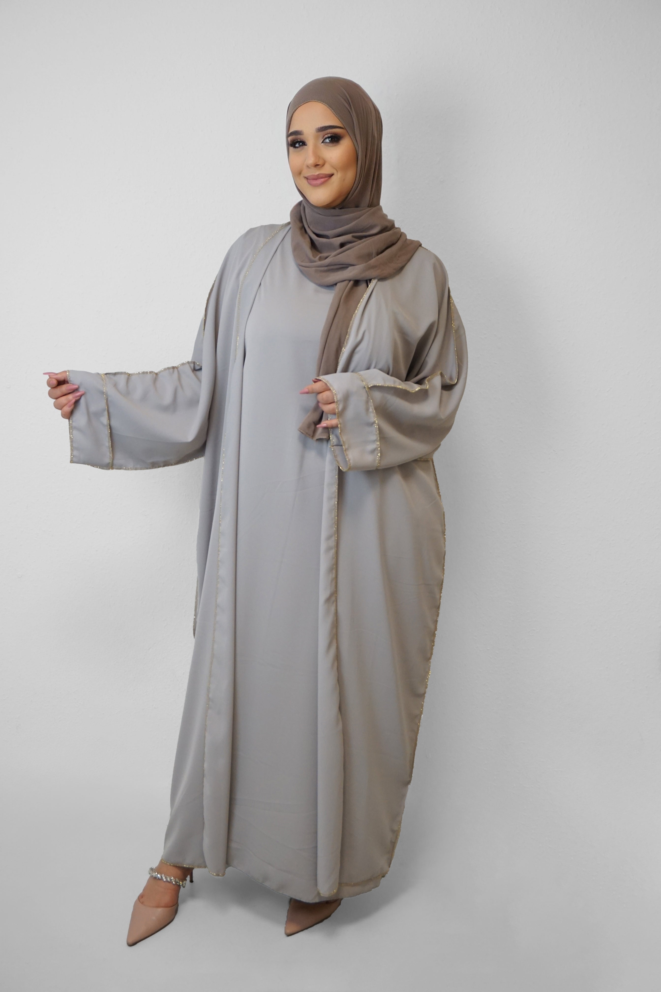Zwei-Teiler Abaya Saddaya Hellgrau