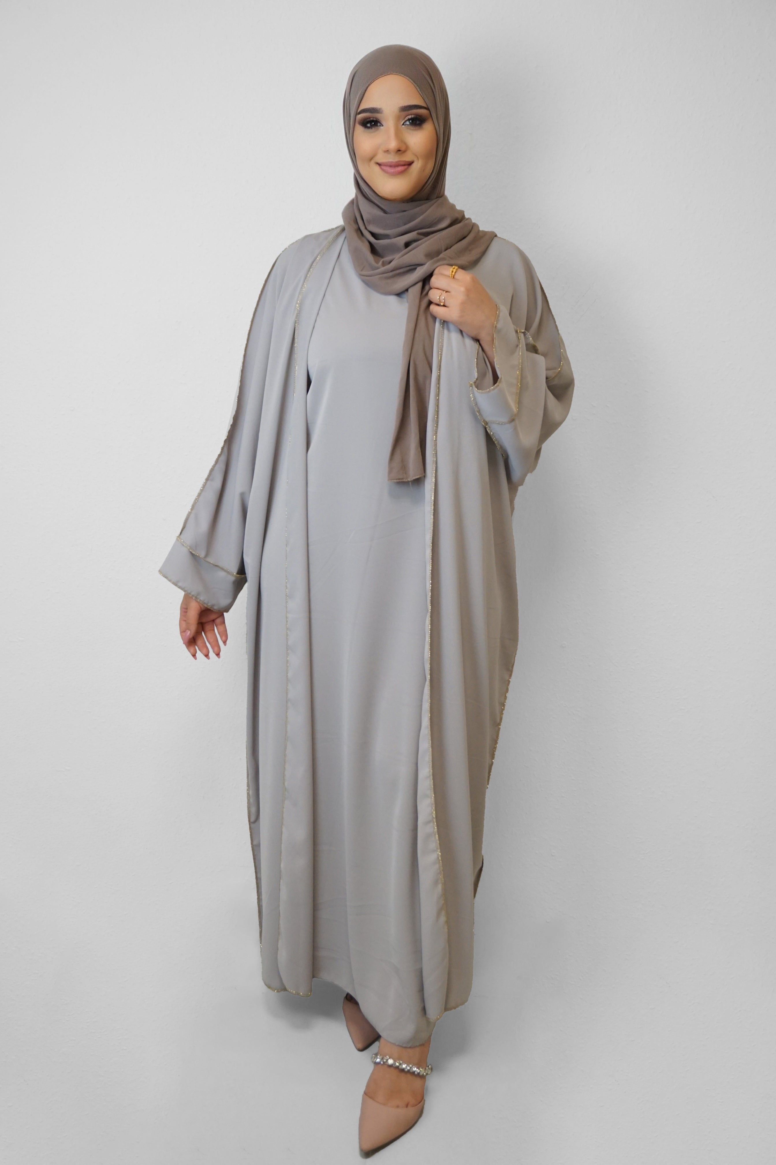 Zwei-Teiler Abaya Saddaya Hellgrau