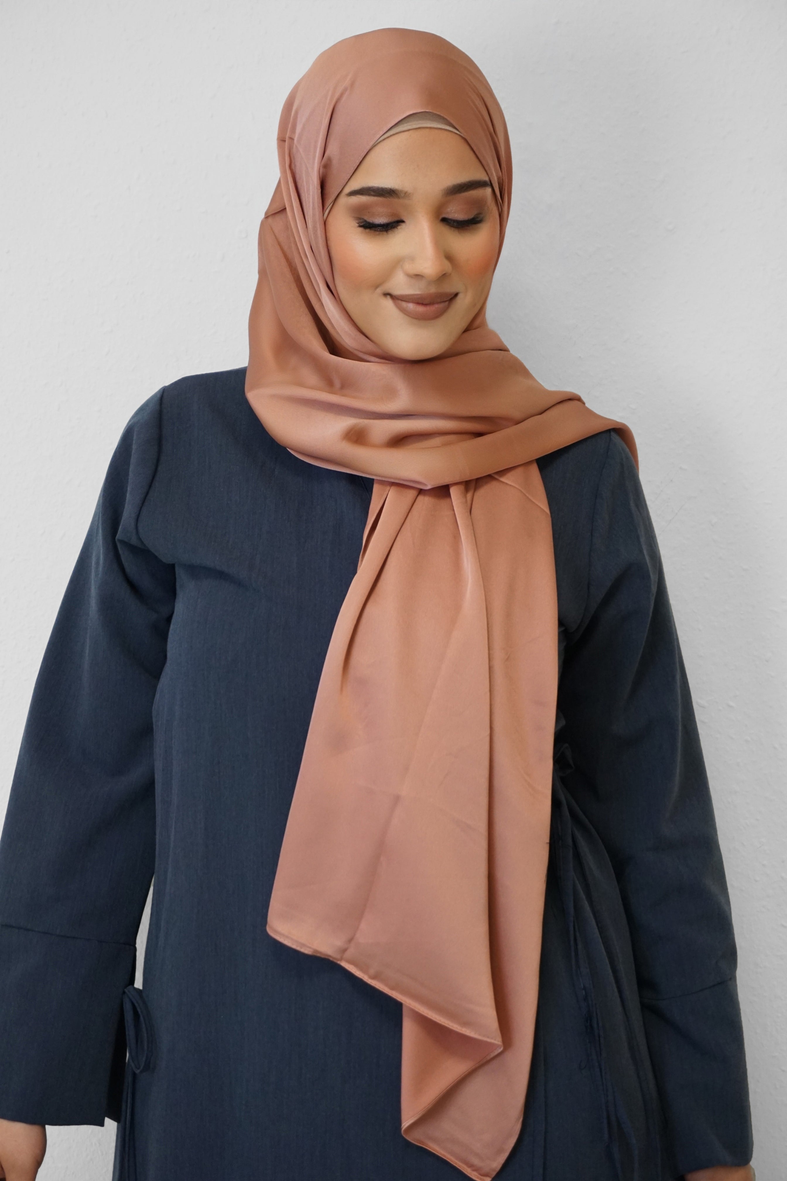 Satin Classic Hijab Lachsrosa
