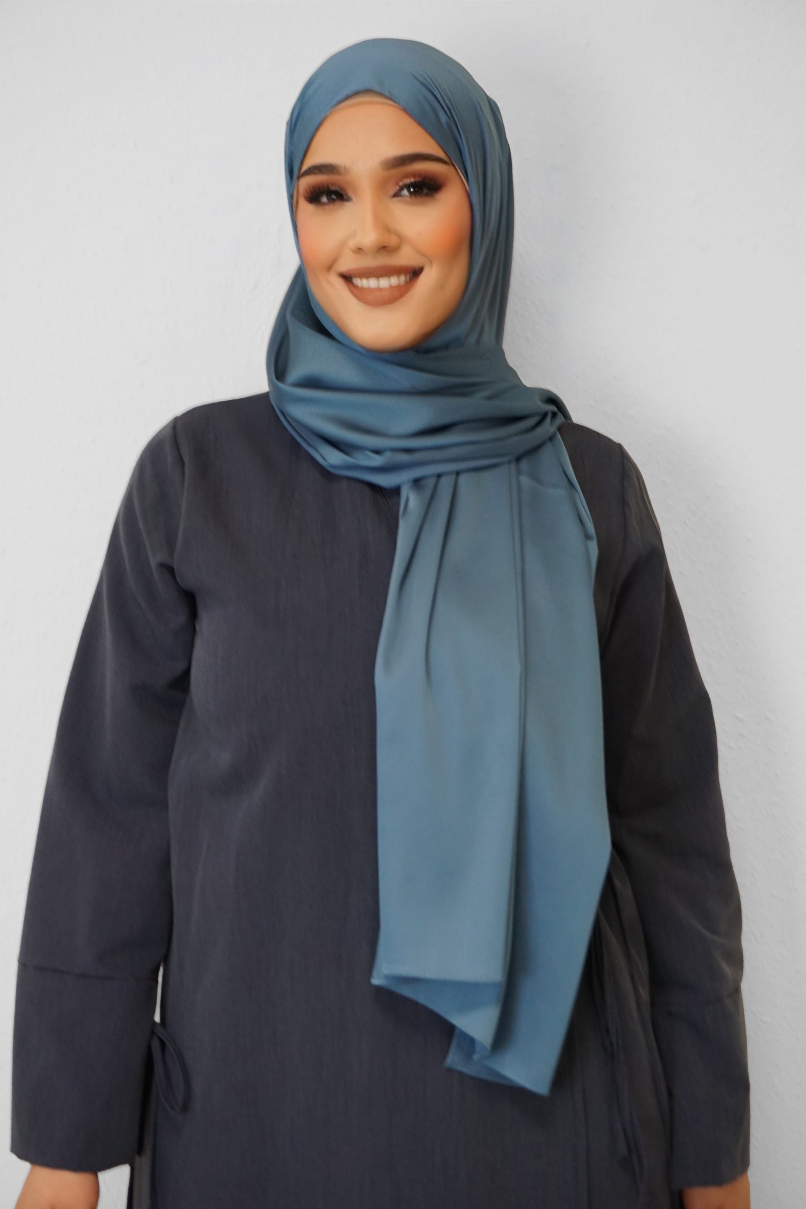 Satin Classic Hijab Jeansblau