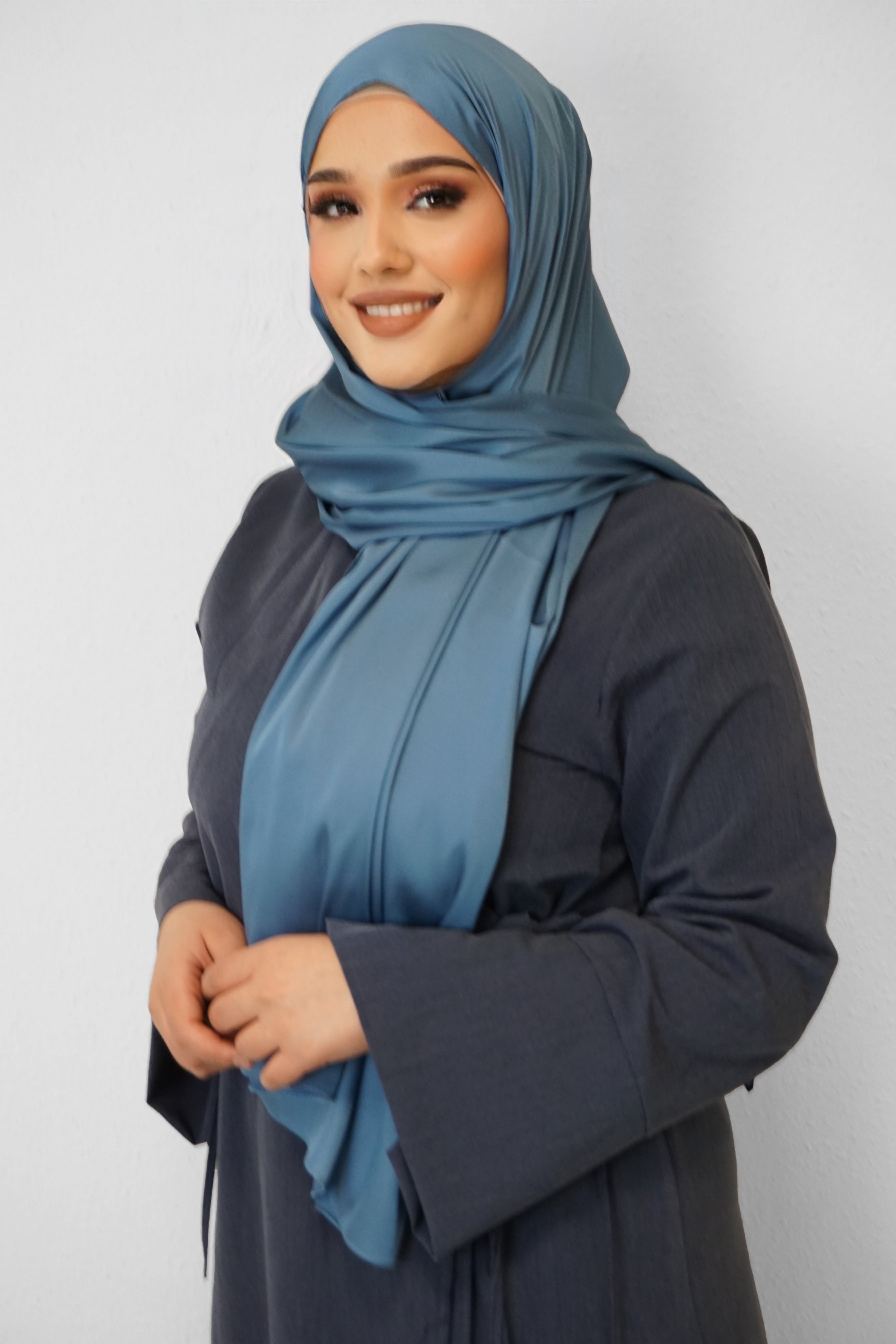 Satin Classic Hijab Jeansblau