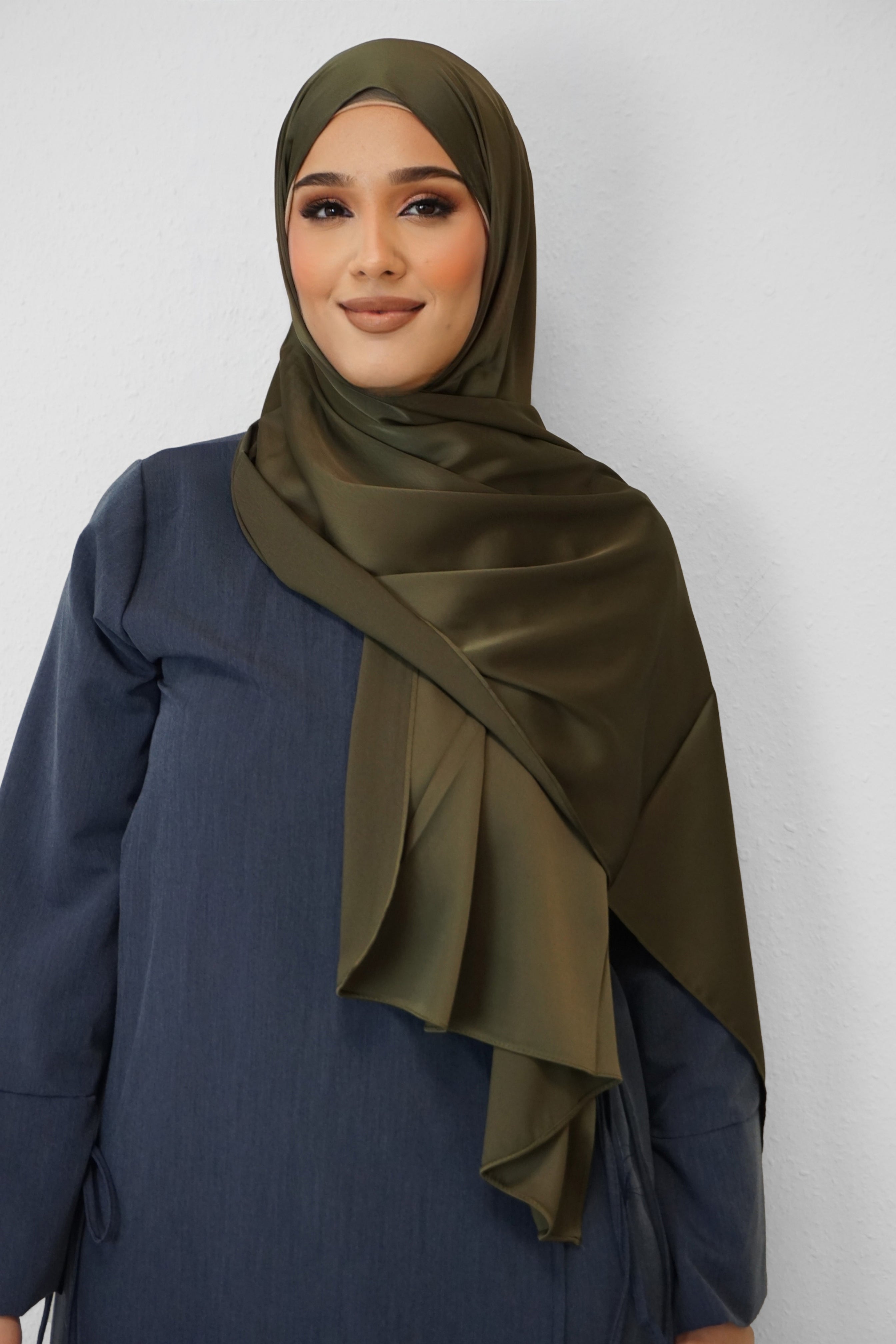 Satin Classic Hijab Moosgrün