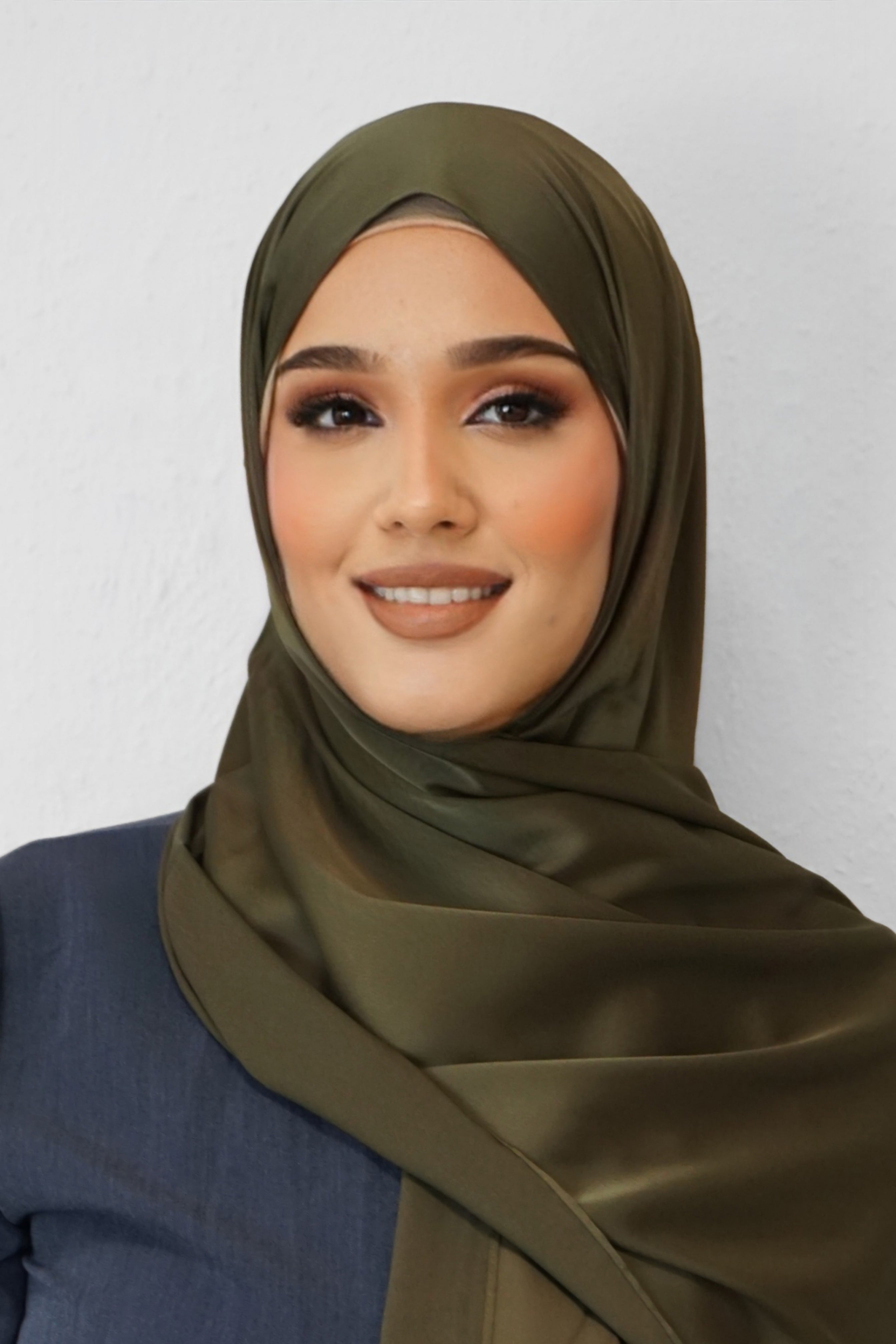 Satin Classic Hijab Moosgrün