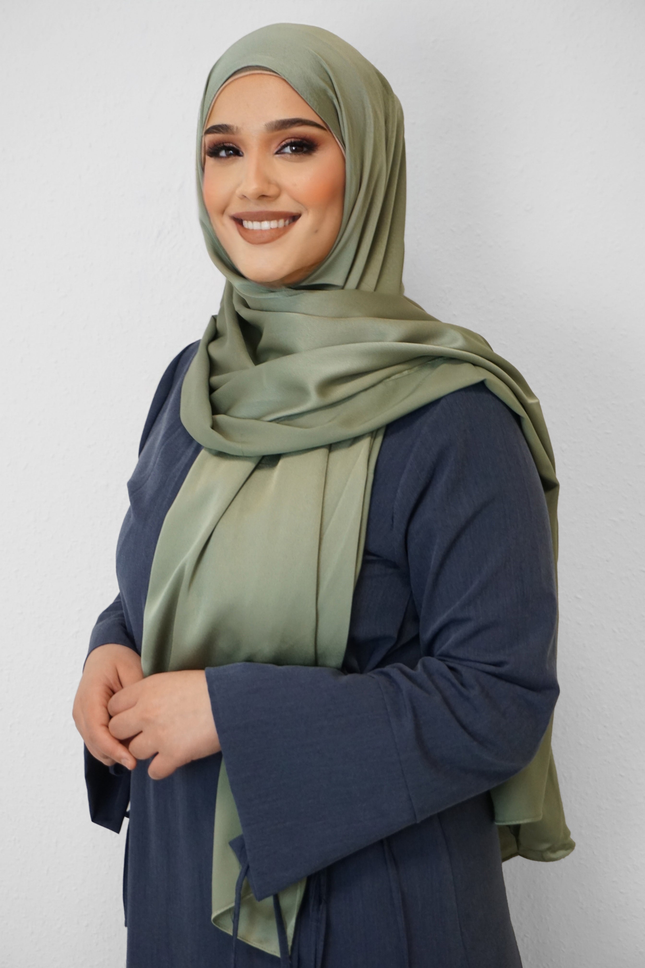 Satin Classic Hijab Pistazie