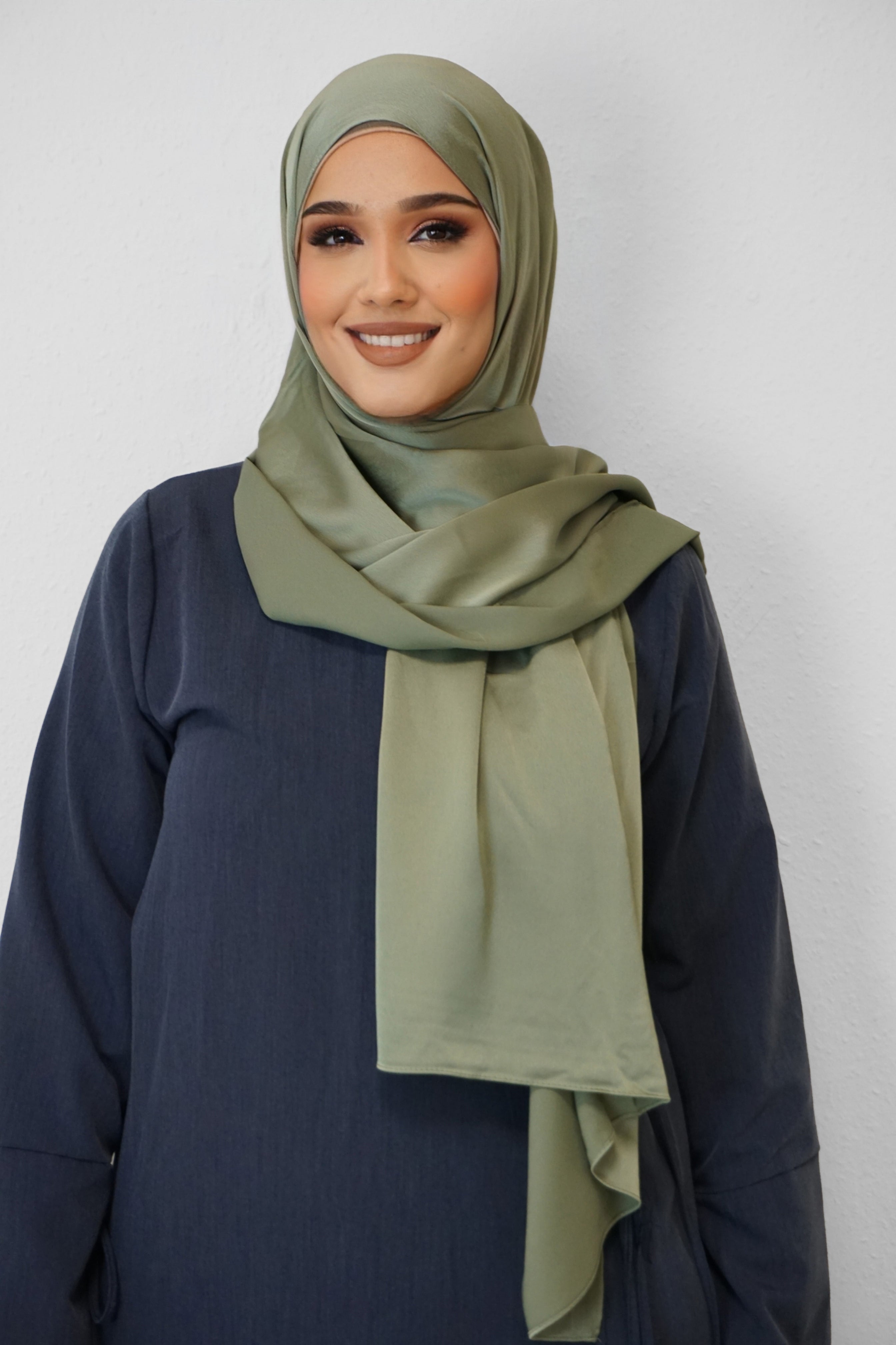 Satin Classic Hijab Pistazie