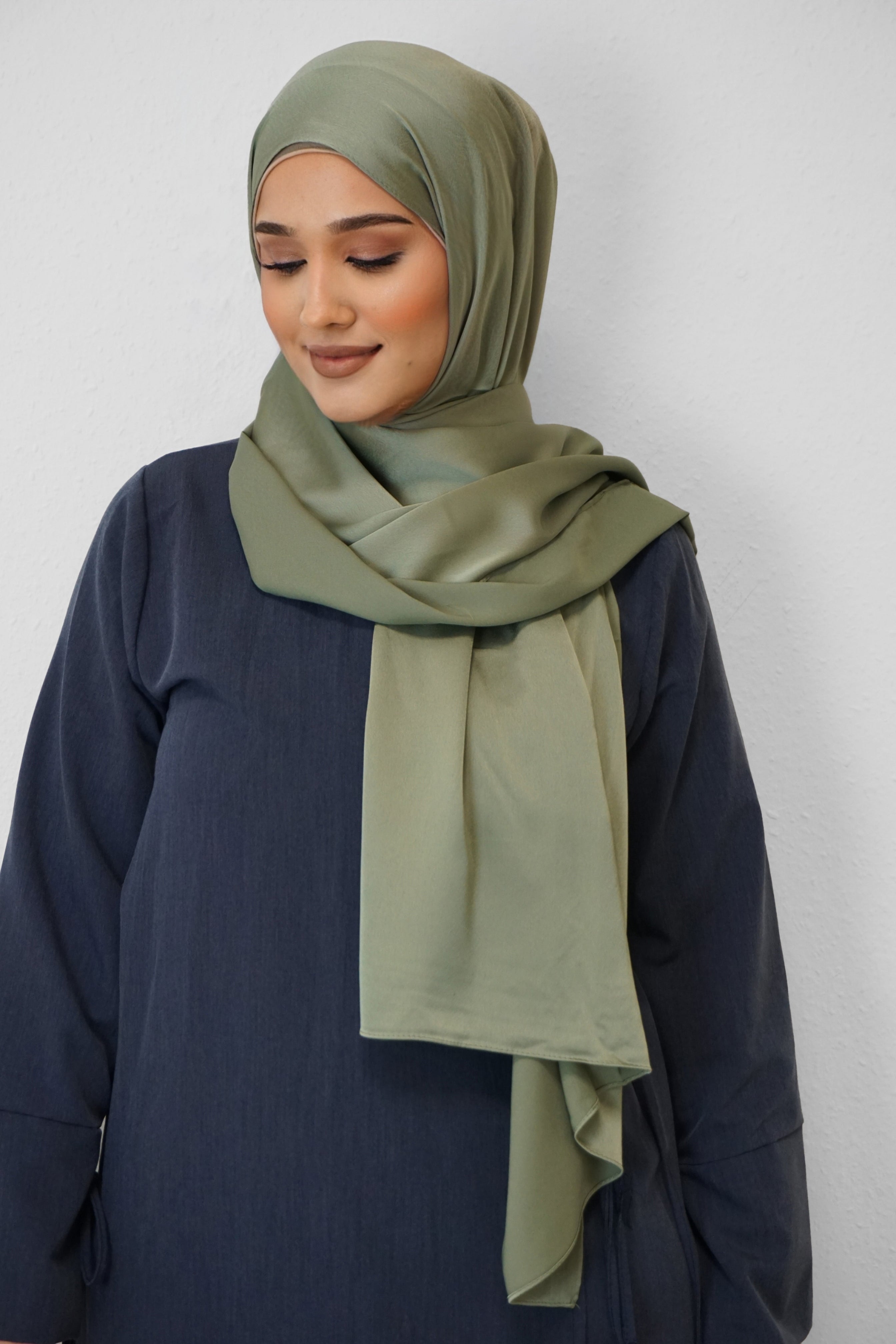 Satin Classic Hijab Pistazie