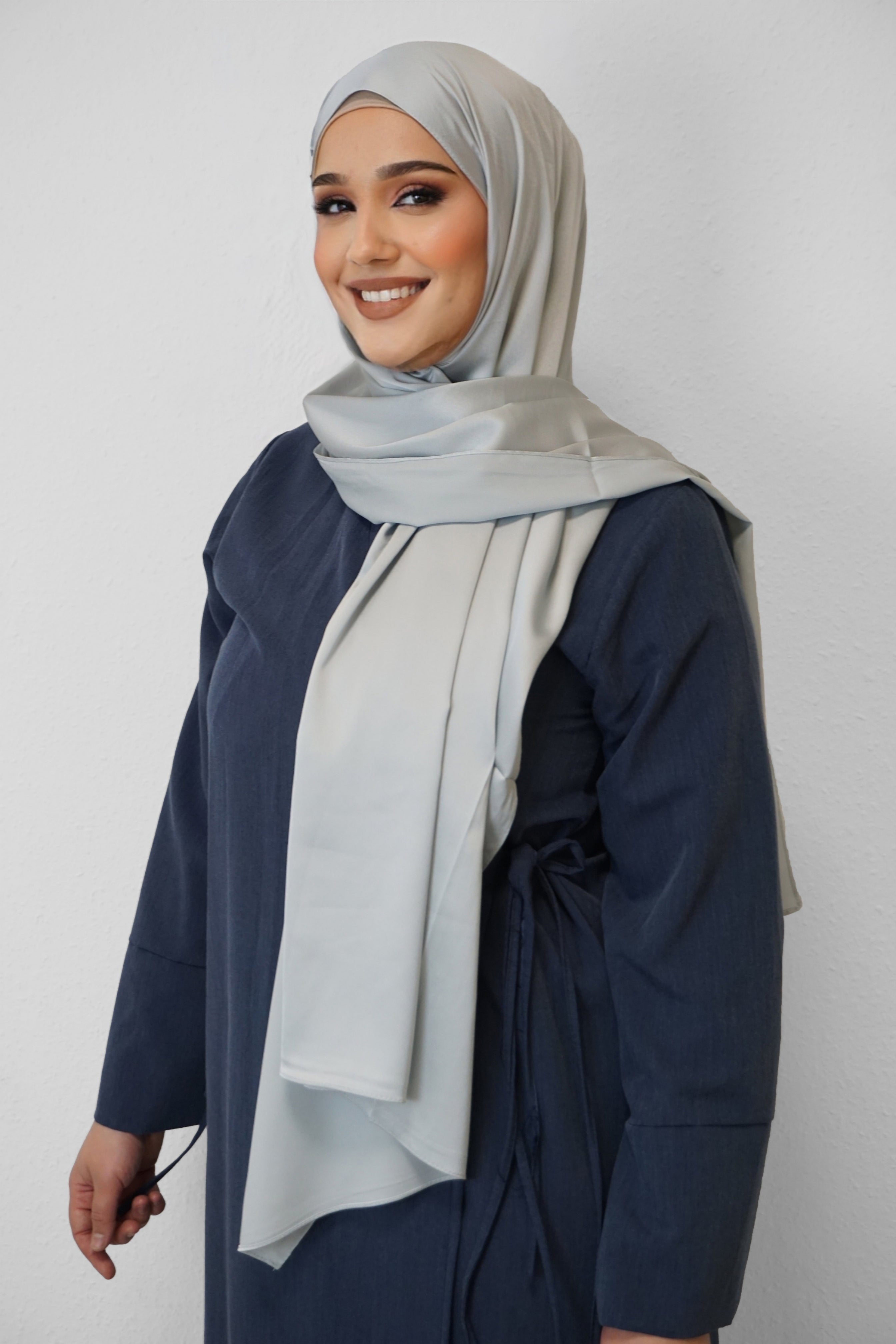 Satin Classic Hijab Silbergrau