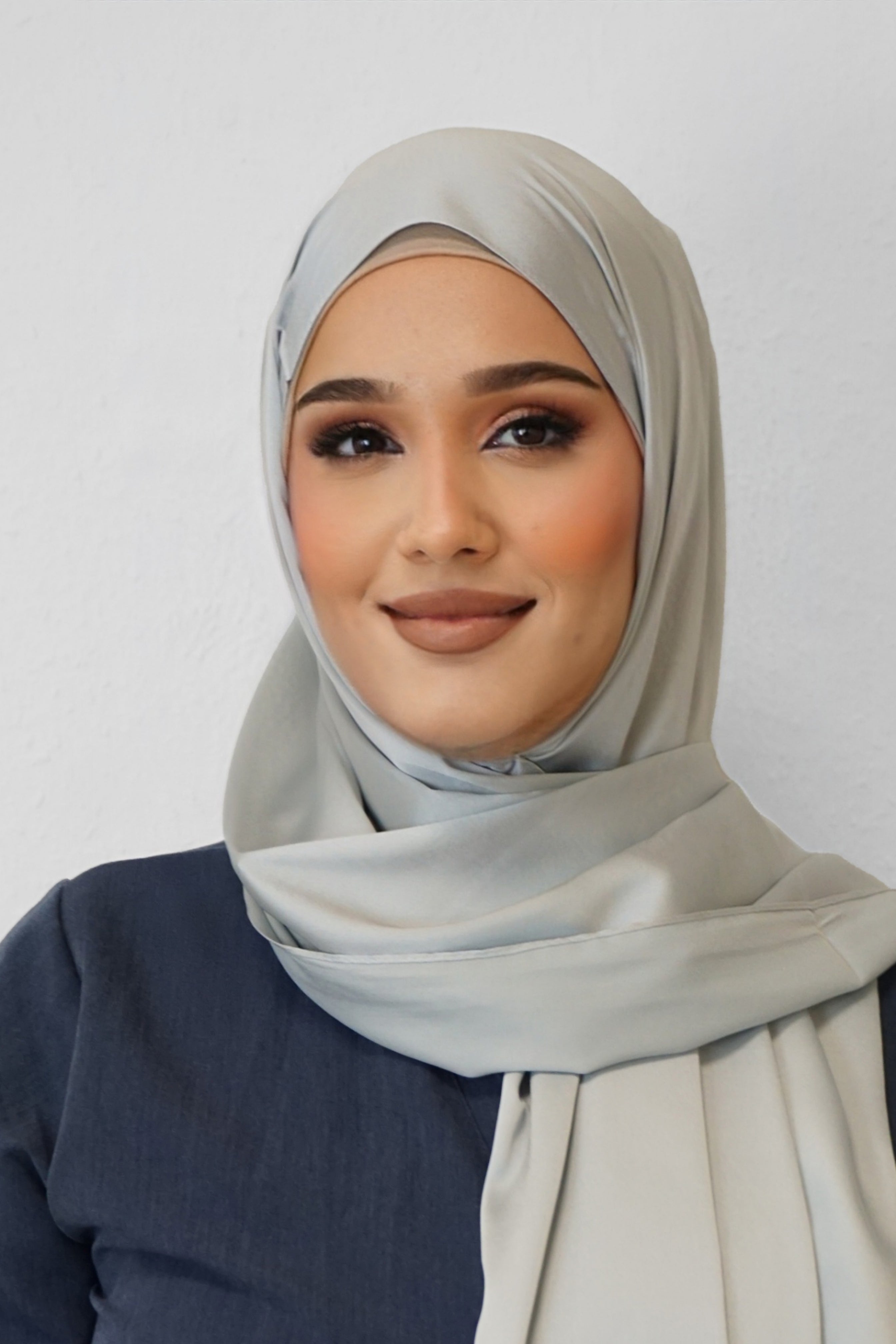 Satin Classic Hijab Silbergrau