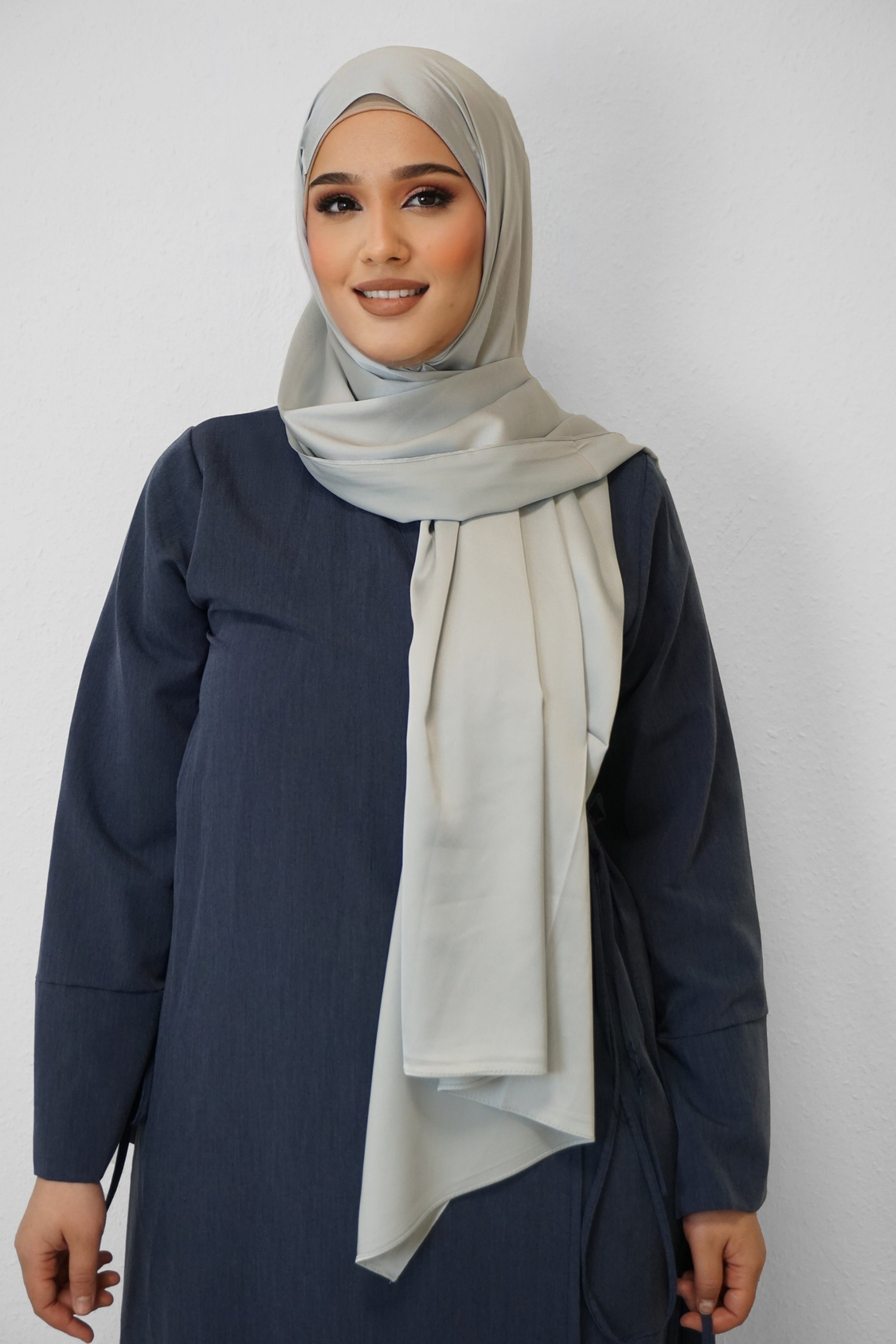 Satin Classic Hijab Silbergrau
