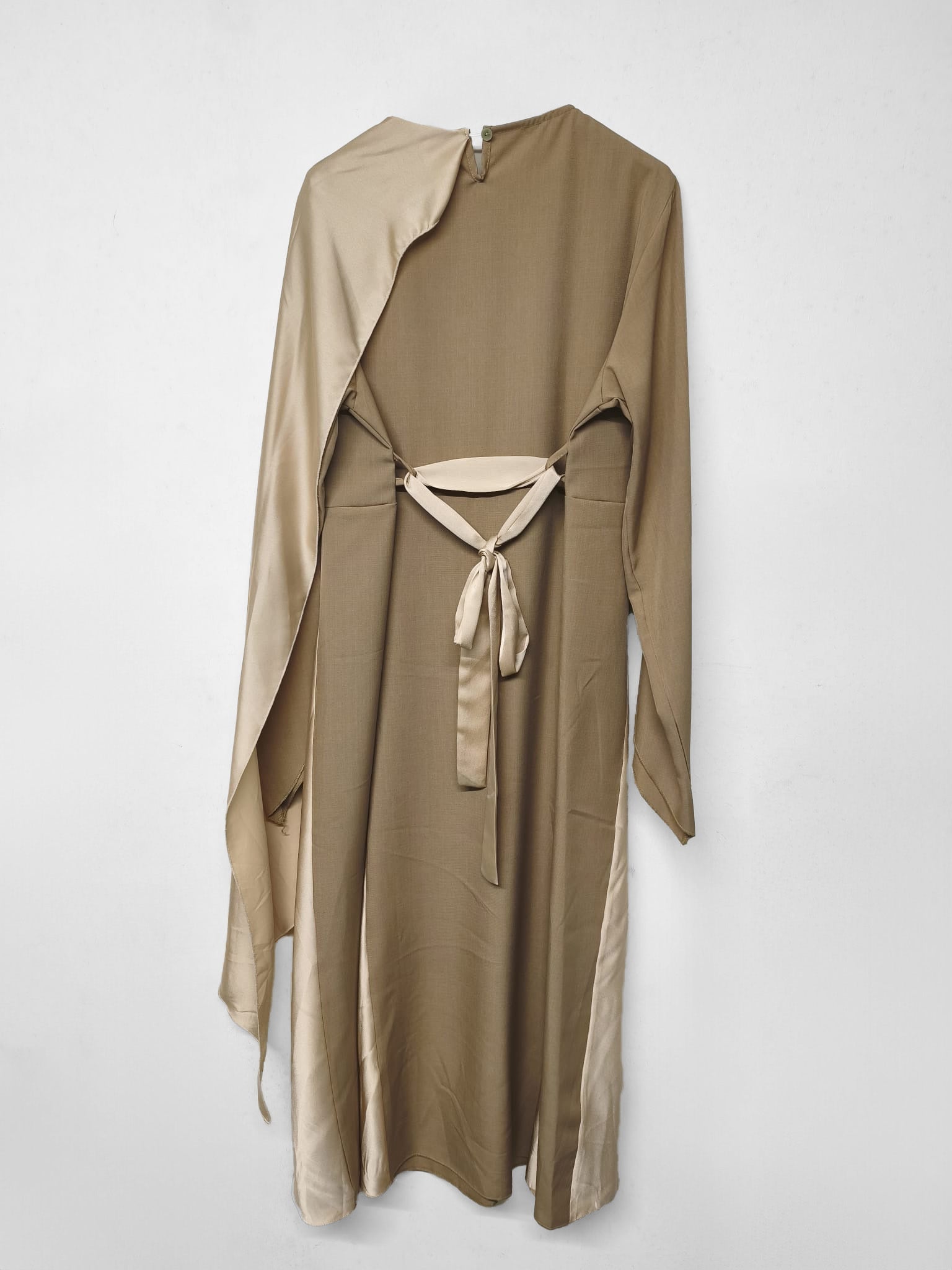Abaya Seris Taupe