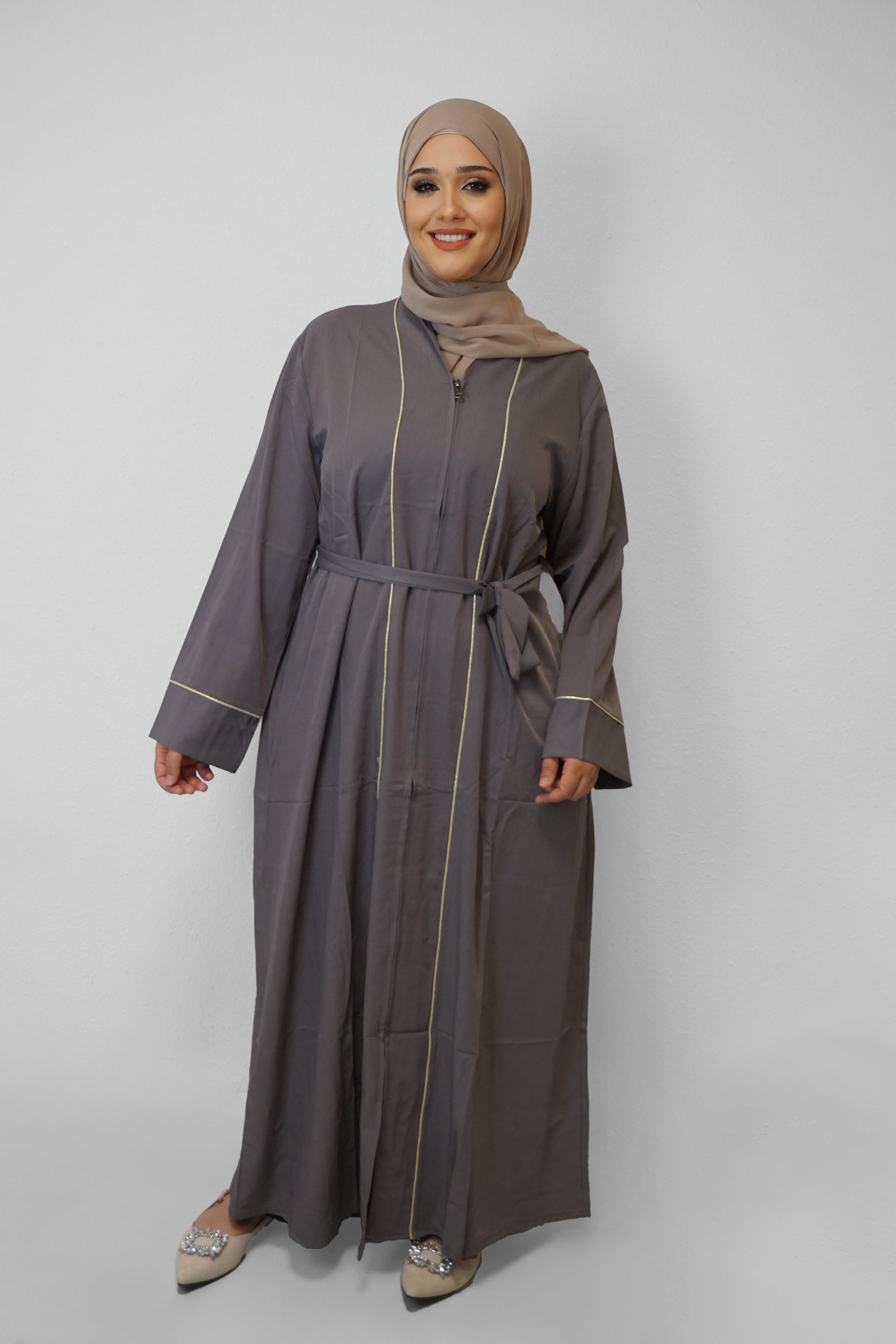Abaya Namika mit Reisverschluss Taupe