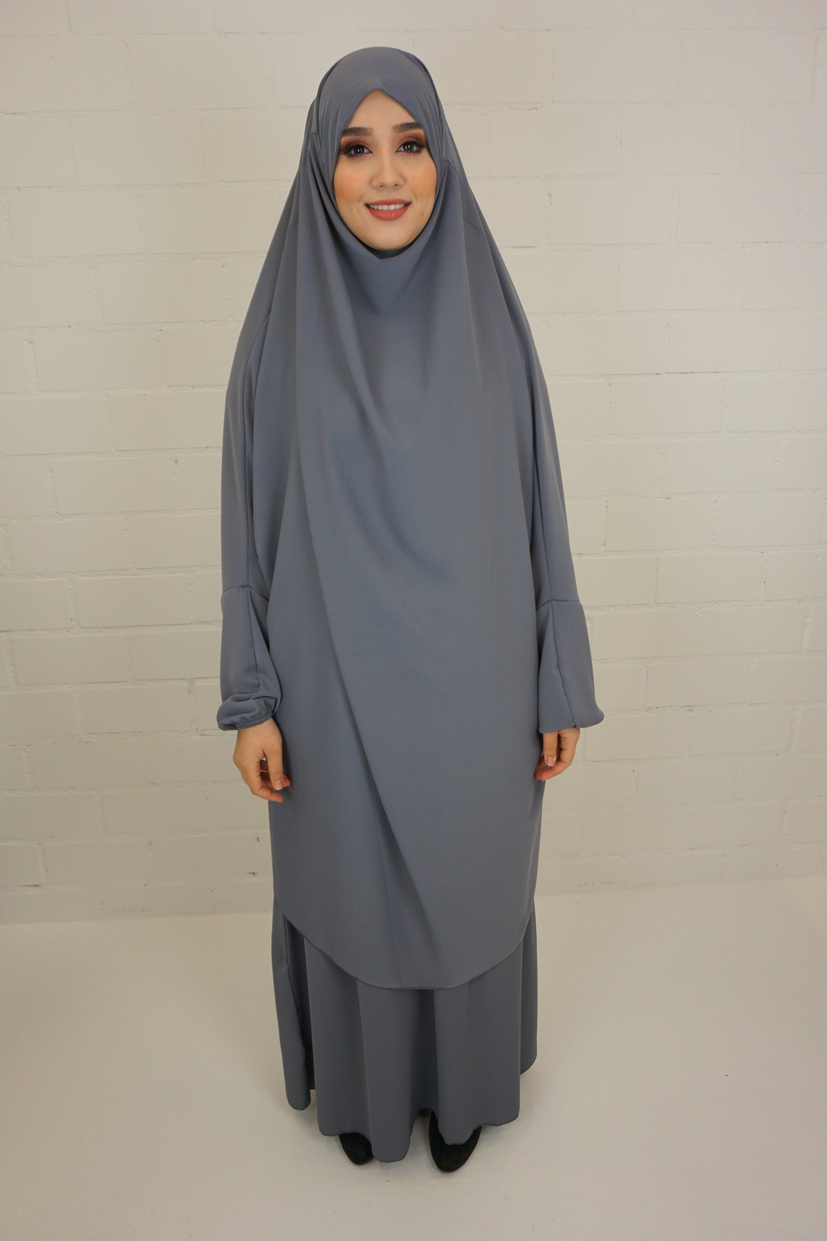 Jilbab Farheena Grau