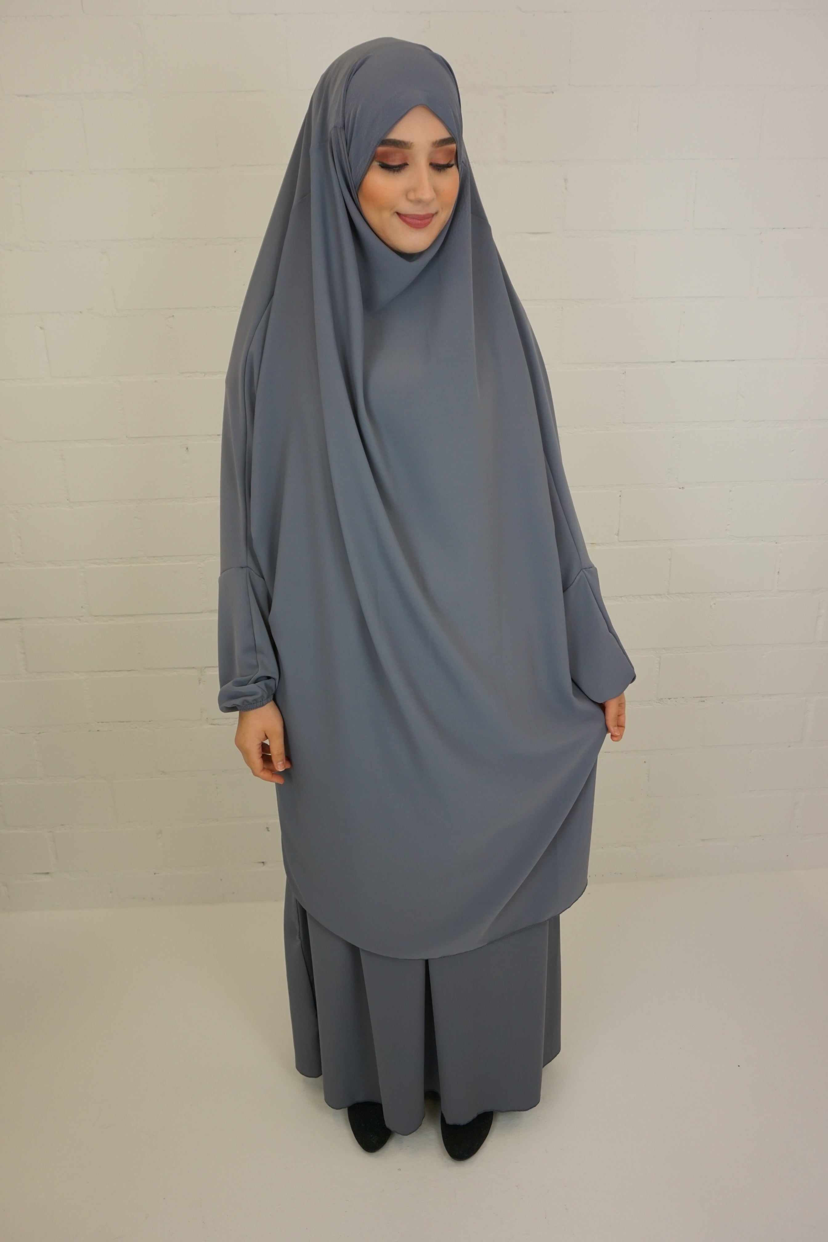 Jilbab Farheena Grau